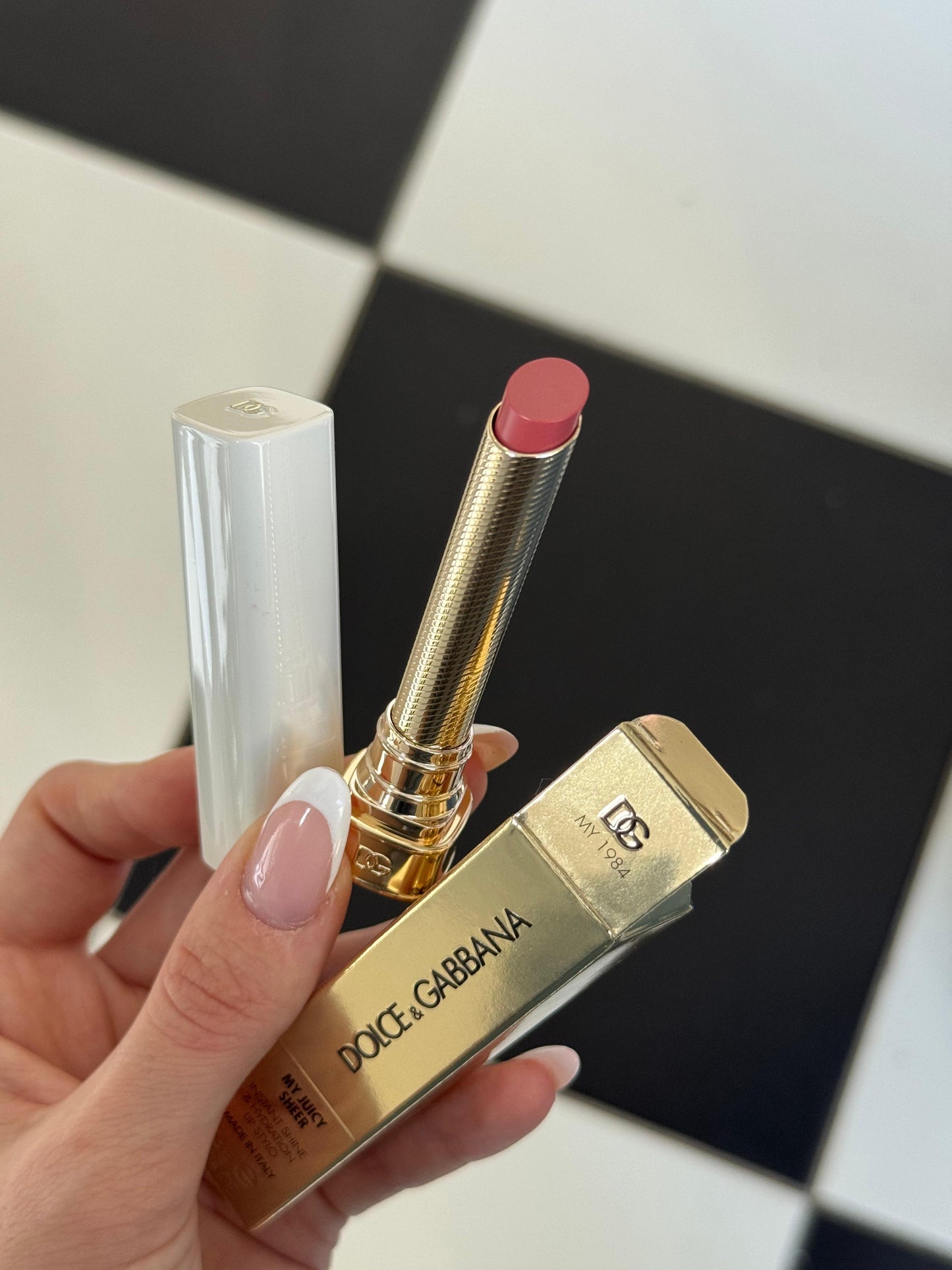 DOLCE&GABBANA My Juicy Sheer Lipstick - My 1984
Instant Shine & Hydration Lip Stylo