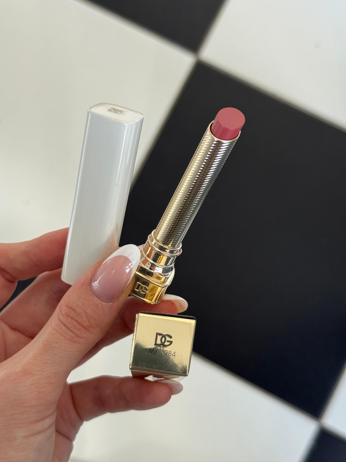 DOLCE&GABBANA My Juicy Sheer Lipstick - My 1984
Instant Shine & Hydration Lip Stylo