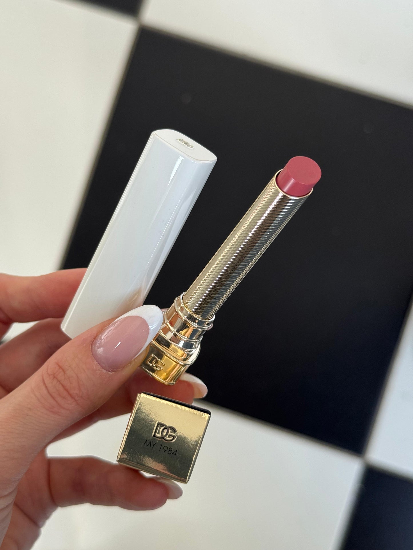 DOLCE&GABBANA My Juicy Sheer Lipstick - My 1984
Instant Shine & Hydration Lip Stylo