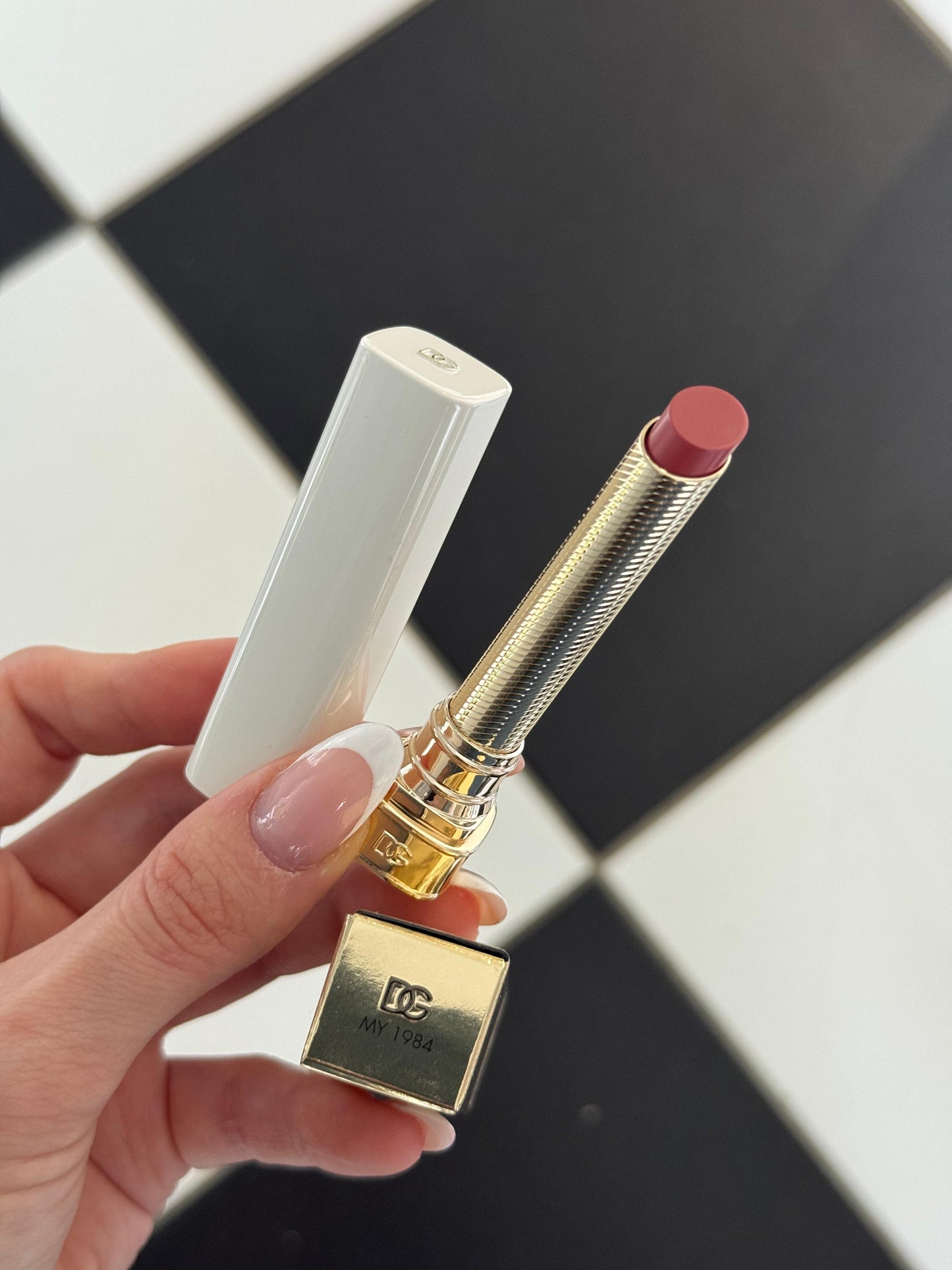 DOLCE&GABBANA My Juicy Sheer Lipstick - My 1984
Instant Shine & Hydration Lip Stylo