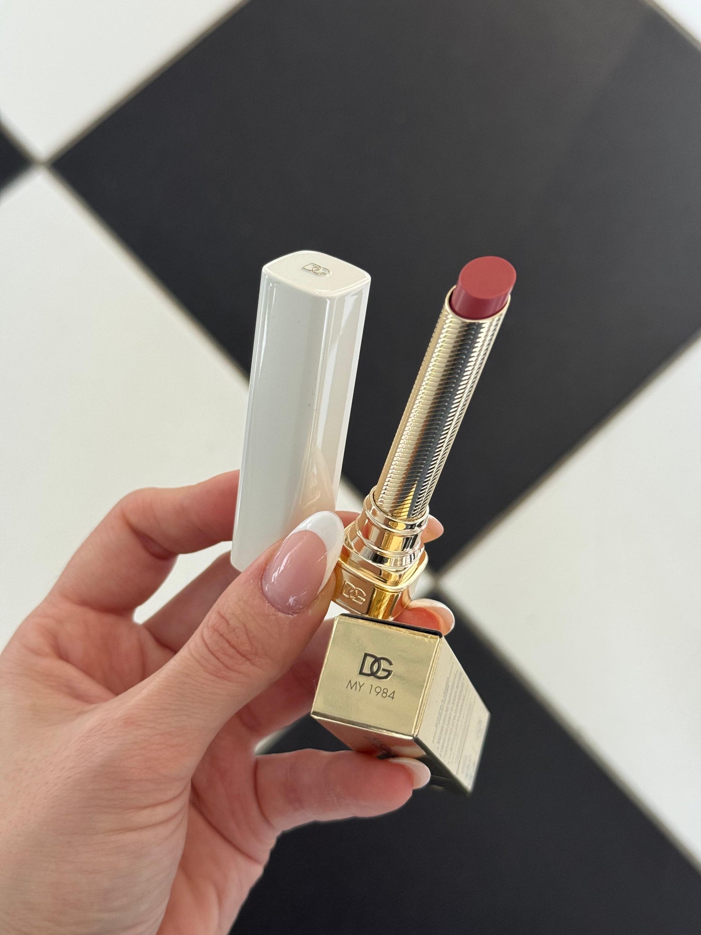 DOLCE&GABBANA My Juicy Sheer Lipstick - My 1984
Instant Shine & Hydration Lip Stylo
