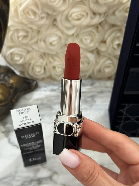DIOR Rouge (742)
Couture Color Lipstick - Velvet and Satin Finishes - Hydrating Floral Lip Care - Long Wear