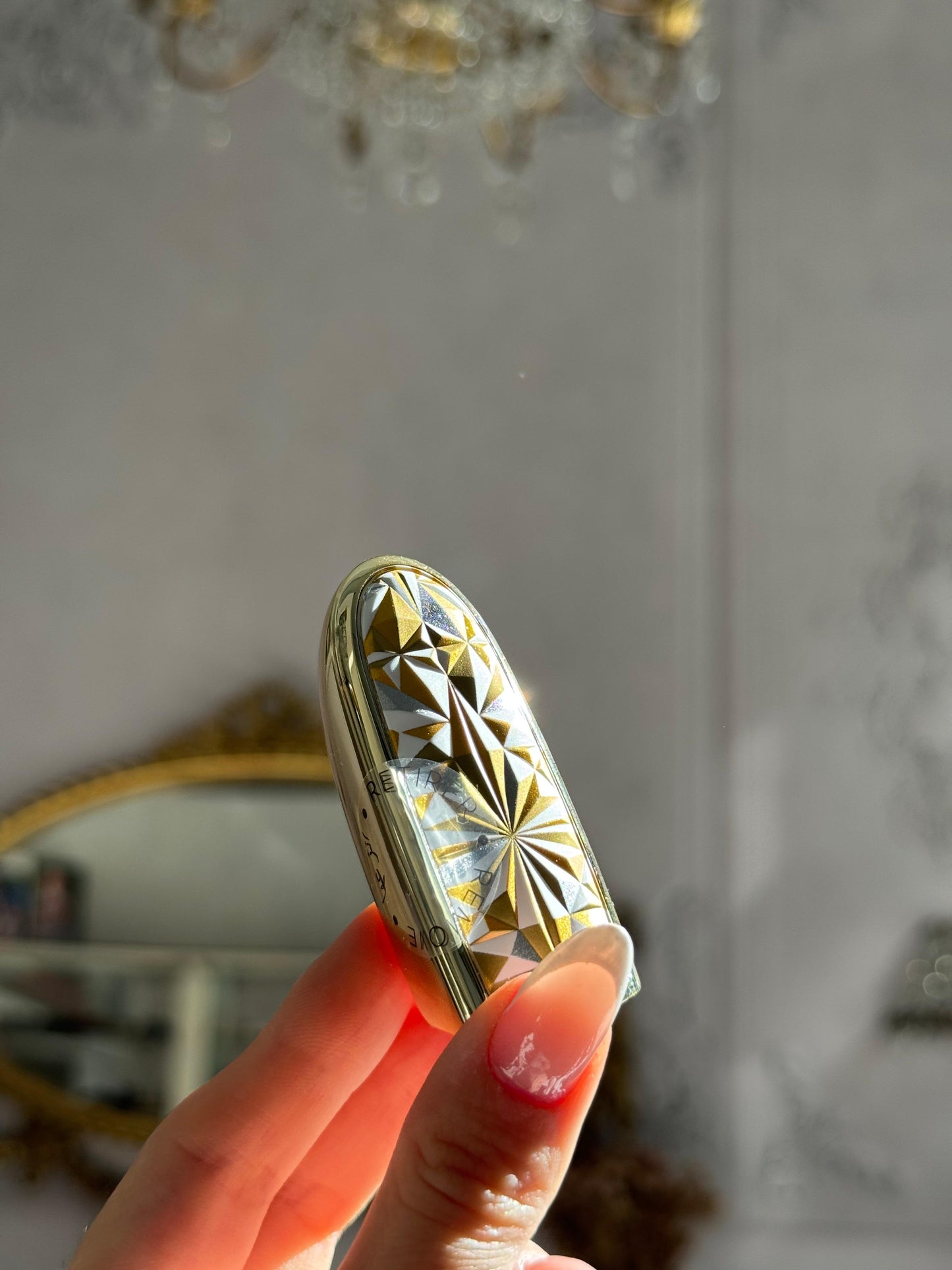 GUERLAIN Rouge G - Stellar
The Double Mirror Jewel Case