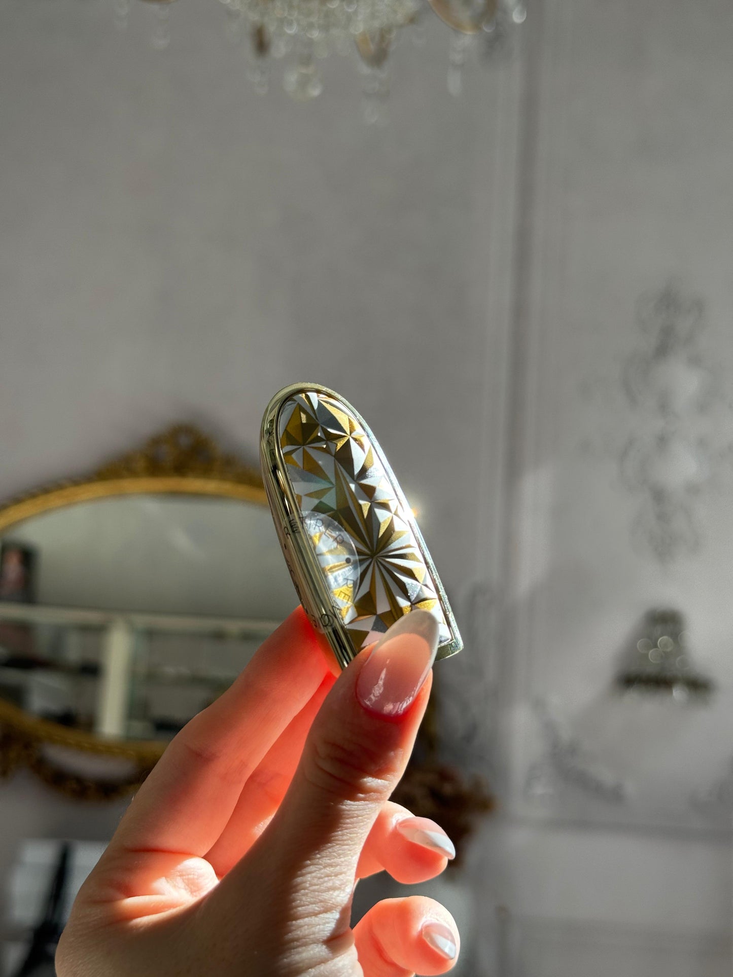 GUERLAIN Rouge G - Stellar
The Double Mirror Jewel Case