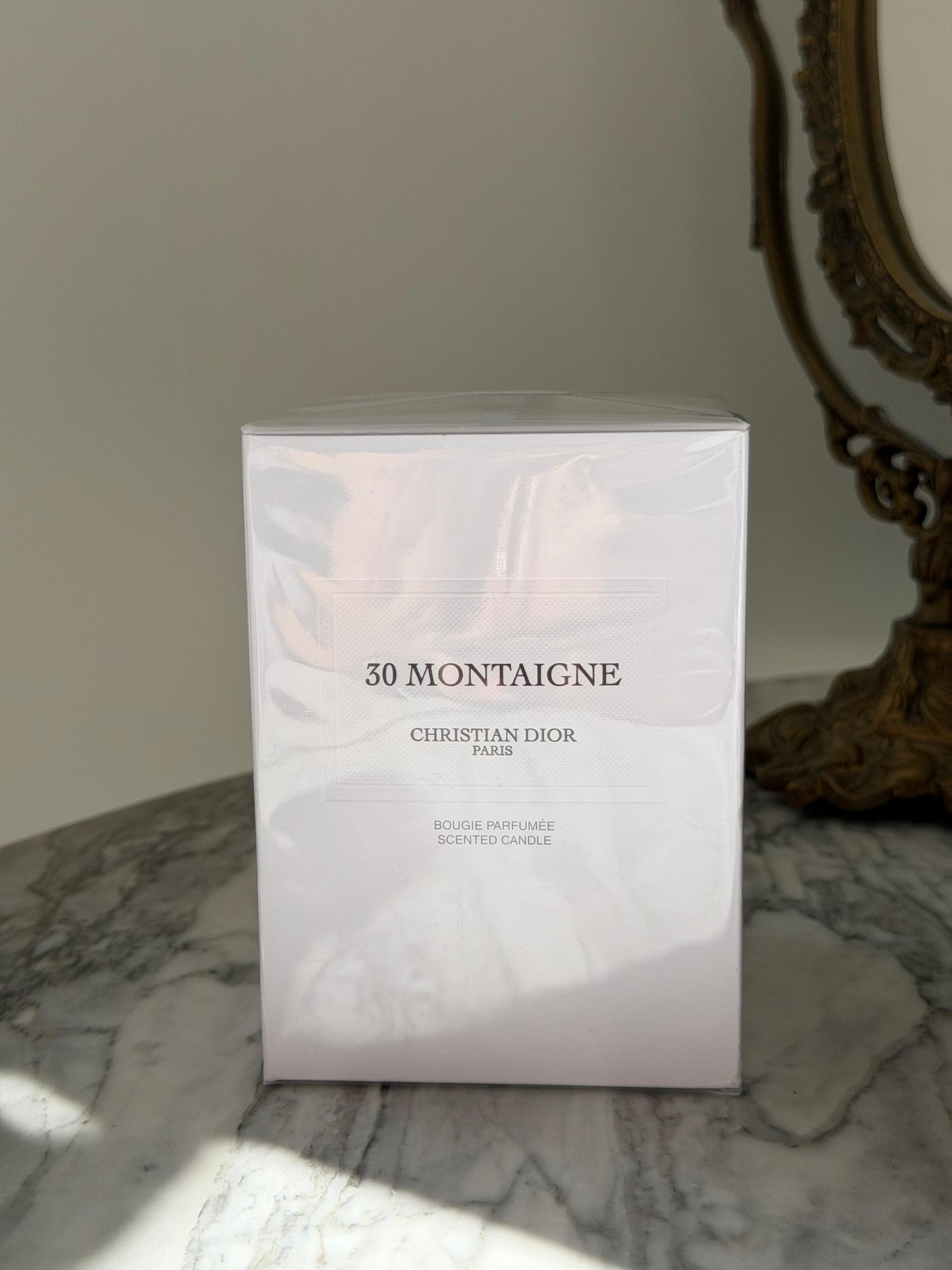DIOR 30 Montaigne Scented Candle - Amber and Spicy Notes