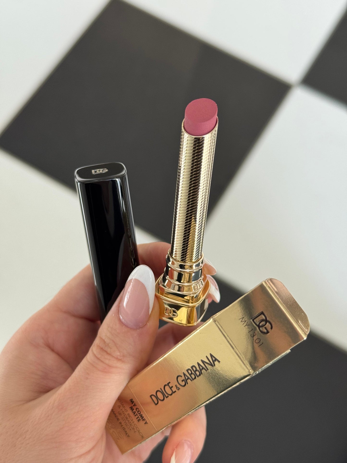 DOLCE&GABBANA My Comfy Matte Lipstick - My 13.01
Instant Rich Color & Hydration Lip Stylo