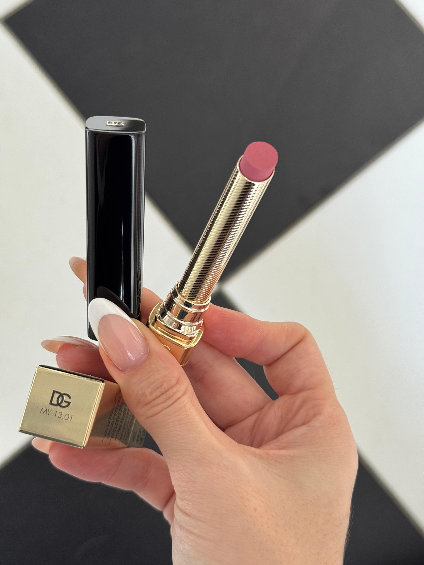 DOLCE&GABBANA My Comfy Matte Lipstick - My 13.01
Instant Rich Color & Hydration Lip Stylo