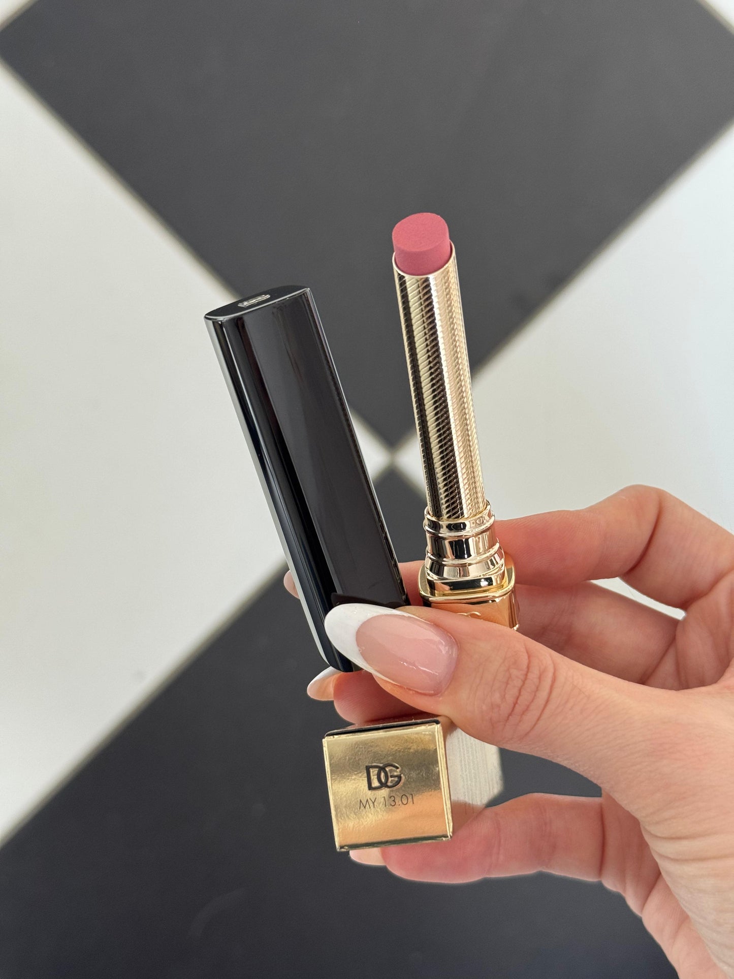 DOLCE&GABBANA My Comfy Matte Lipstick - My 13.01
Instant Rich Color & Hydration Lip Stylo