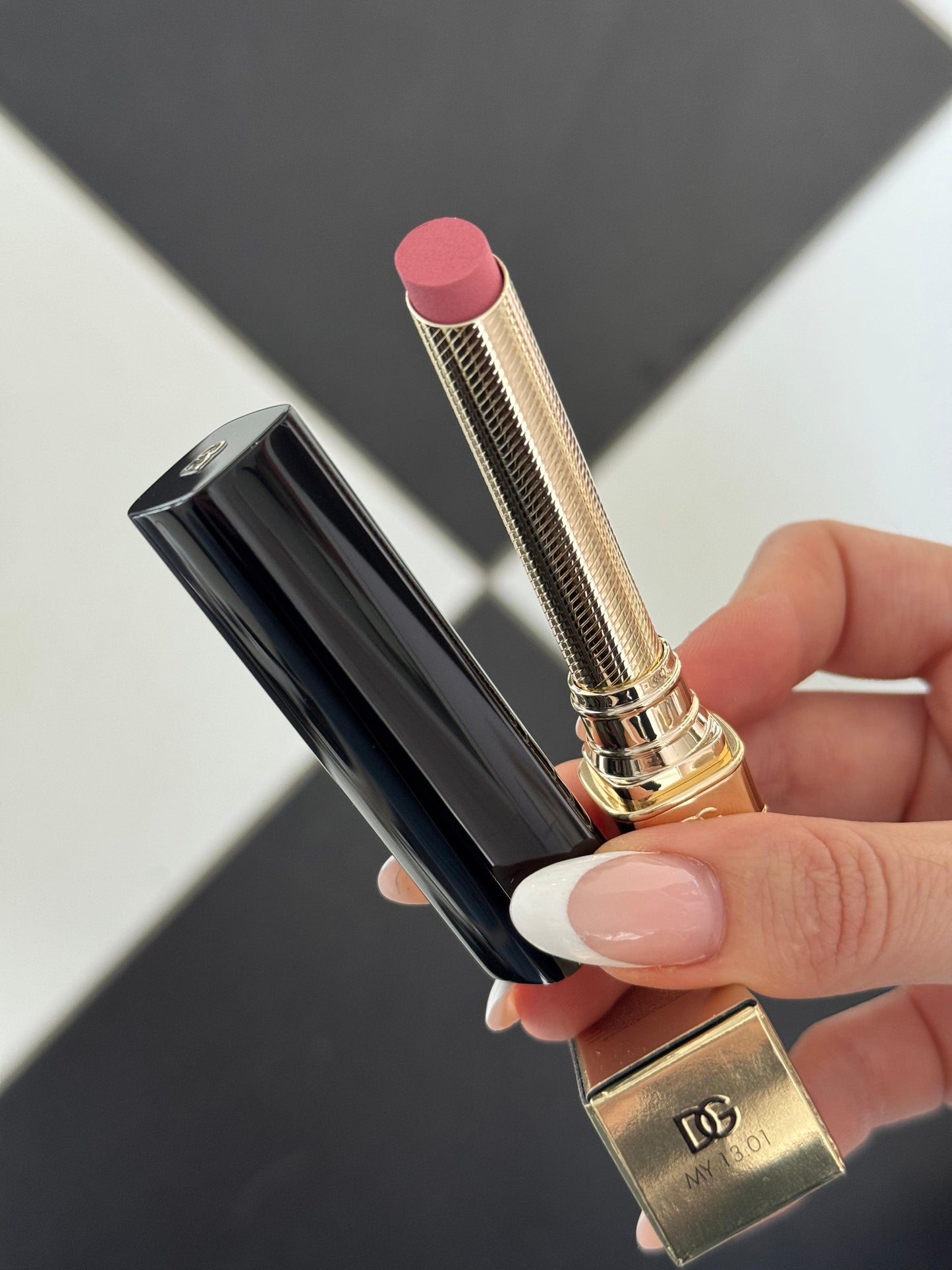 DOLCE&GABBANA My Comfy Matte Lipstick - My 13.01
Instant Rich Color & Hydration Lip Stylo
