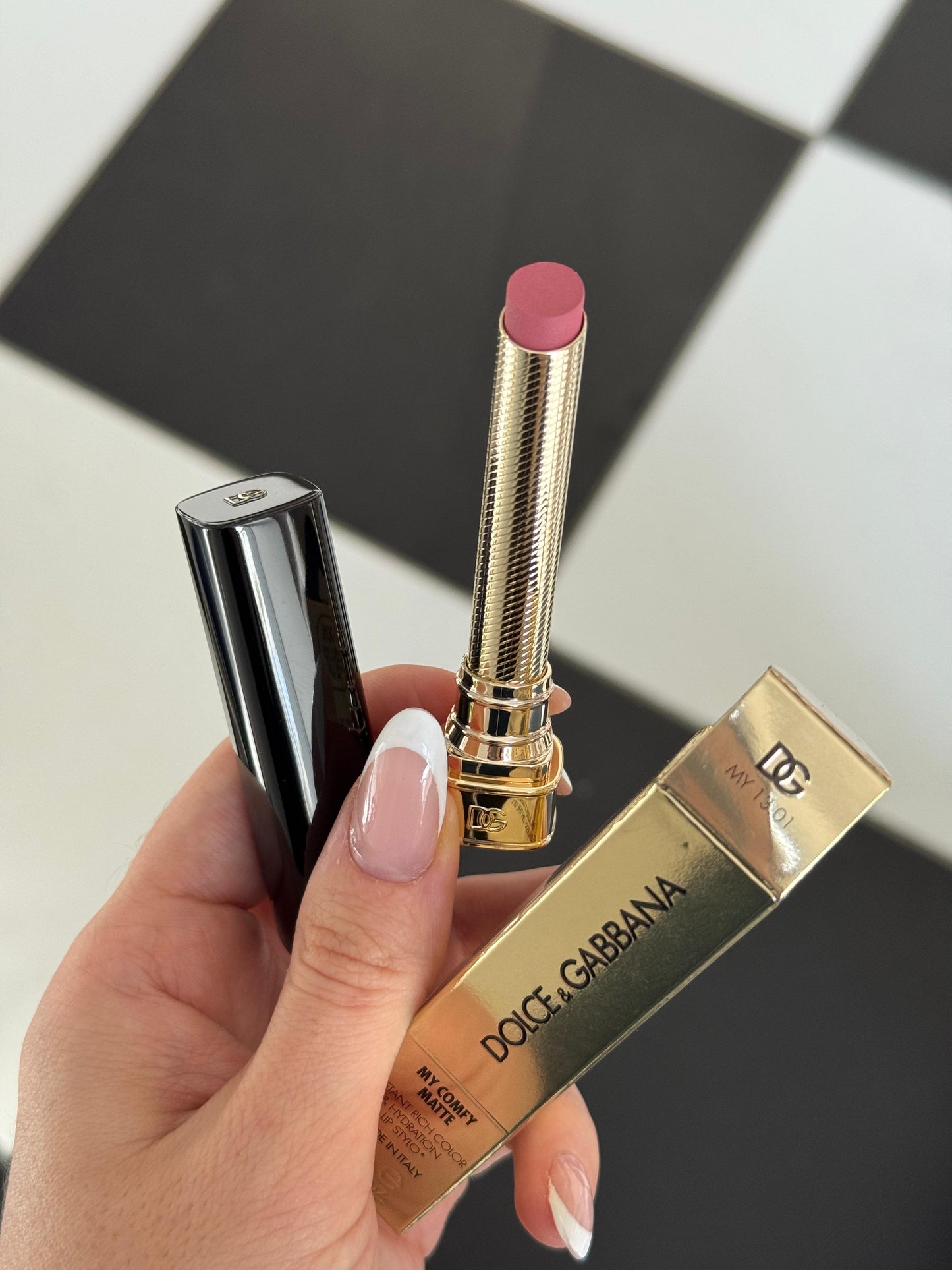 DOLCE&GABBANA My Comfy Matte Lipstick - My 13.01
Instant Rich Color & Hydration Lip Stylo