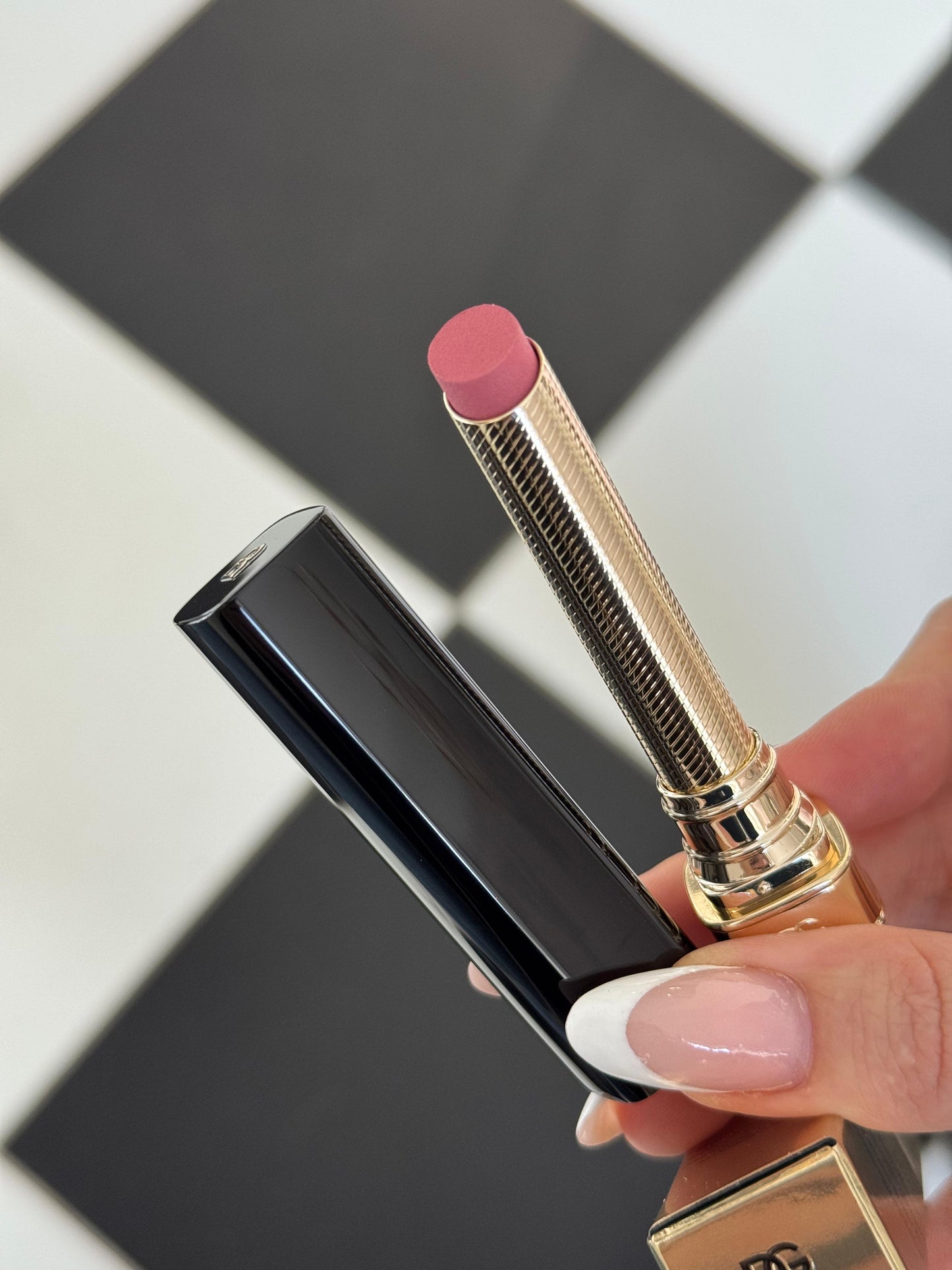 DOLCE&GABBANA My Comfy Matte Lipstick - My 13.01
Instant Rich Color & Hydration Lip Stylo