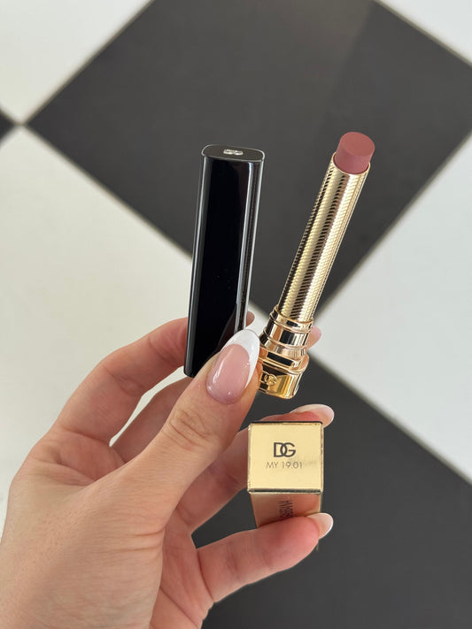 DOLCE&GABBANA My Comfy Matte Lipstick - My 19.01
Instant Rich Color & Hydration Lip Stylo