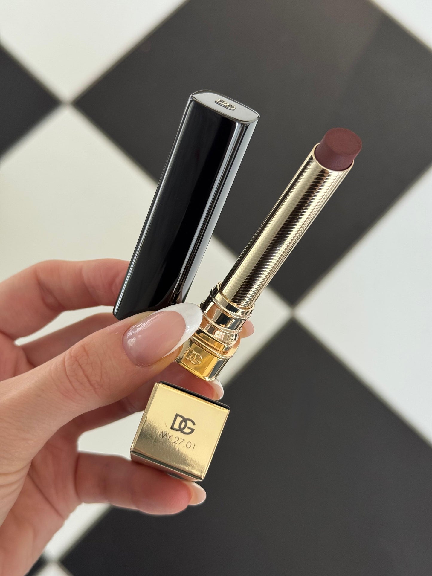 DOLCE&GABBANA My Comfy Matte Lipstick - My 27.01
Instant Rich Color & Hydration Lip Stylo