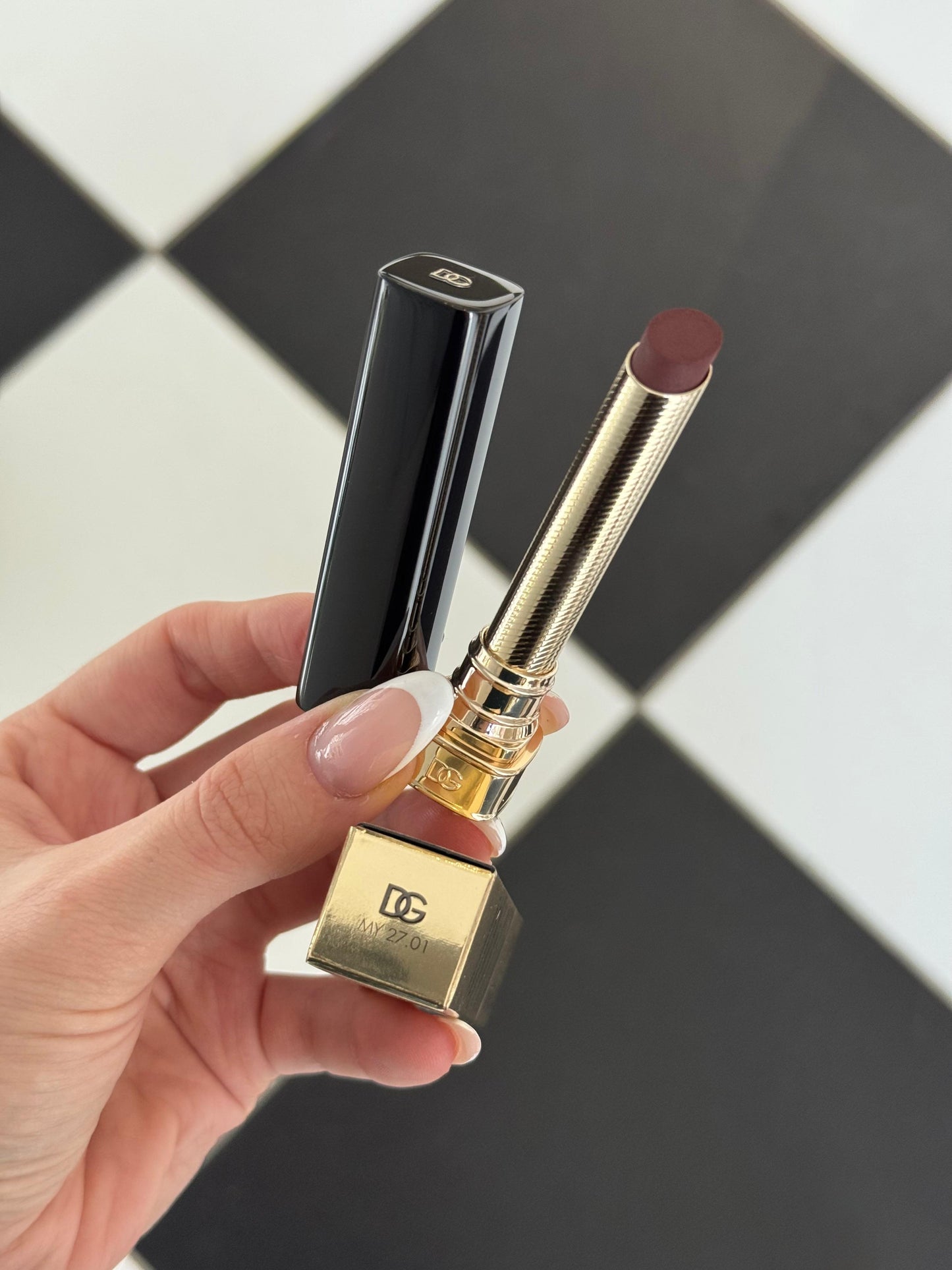 DOLCE&GABBANA My Comfy Matte Lipstick - My 27.01
Instant Rich Color & Hydration Lip Stylo
