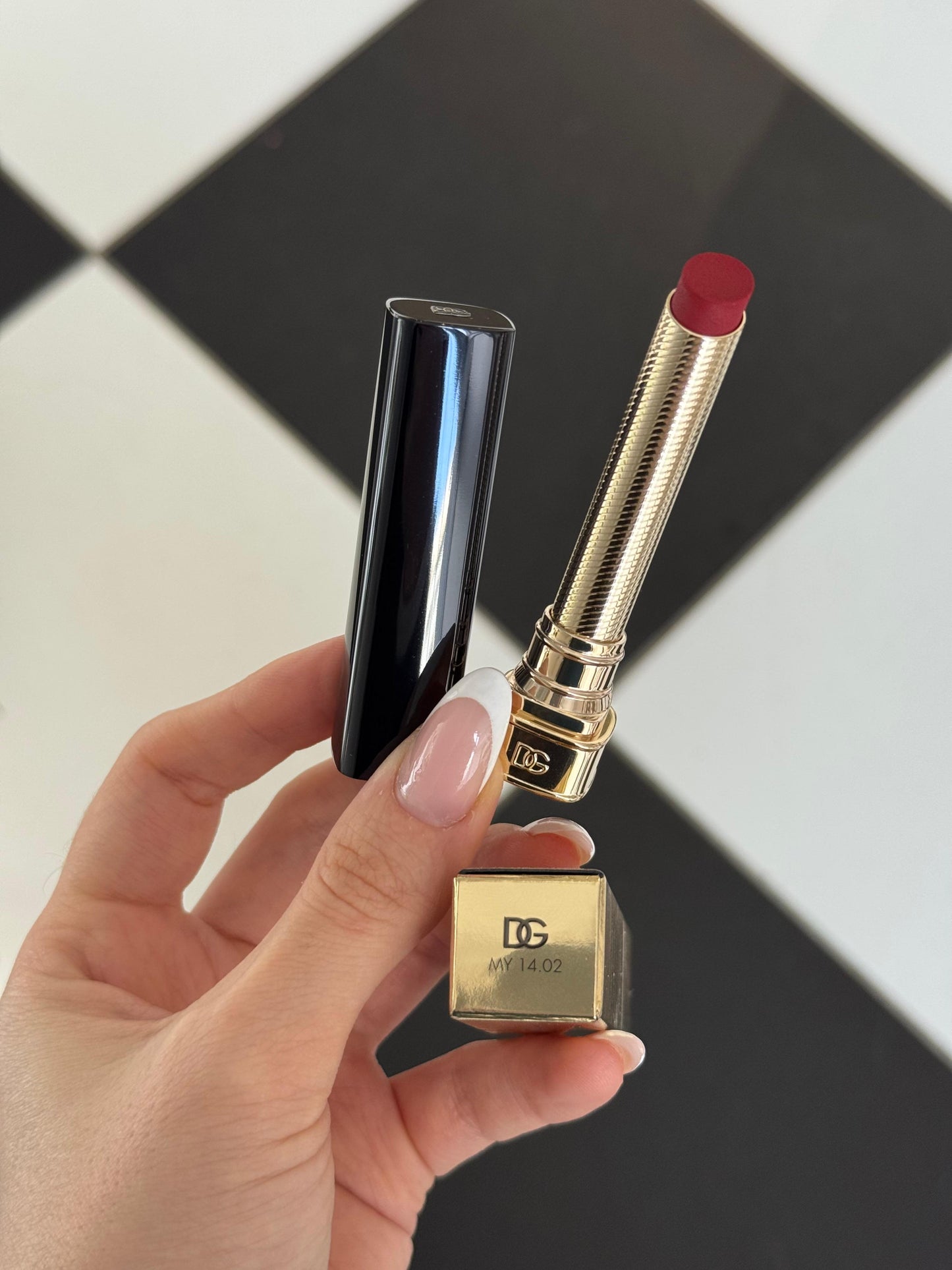 DOLCE&GABBANA My Comfy Matte Lipstick - My 14.02
Instant Rich Color & Hydration Lip Stylo