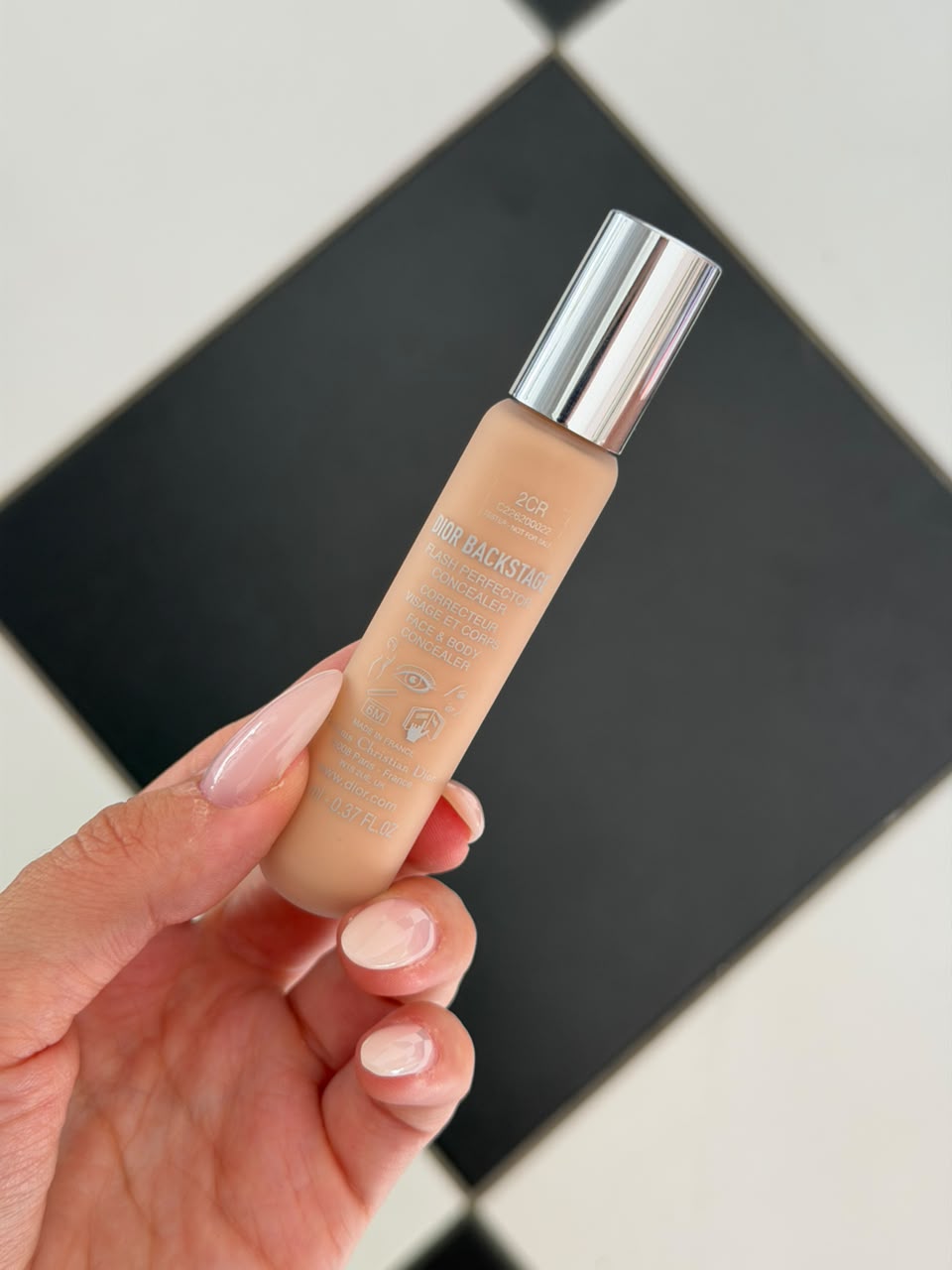 DIOR Backstage Face & Body Flash Perfector Concealer (2CR)
High Coverage - Natural Glow Finish - Waterproof Wear