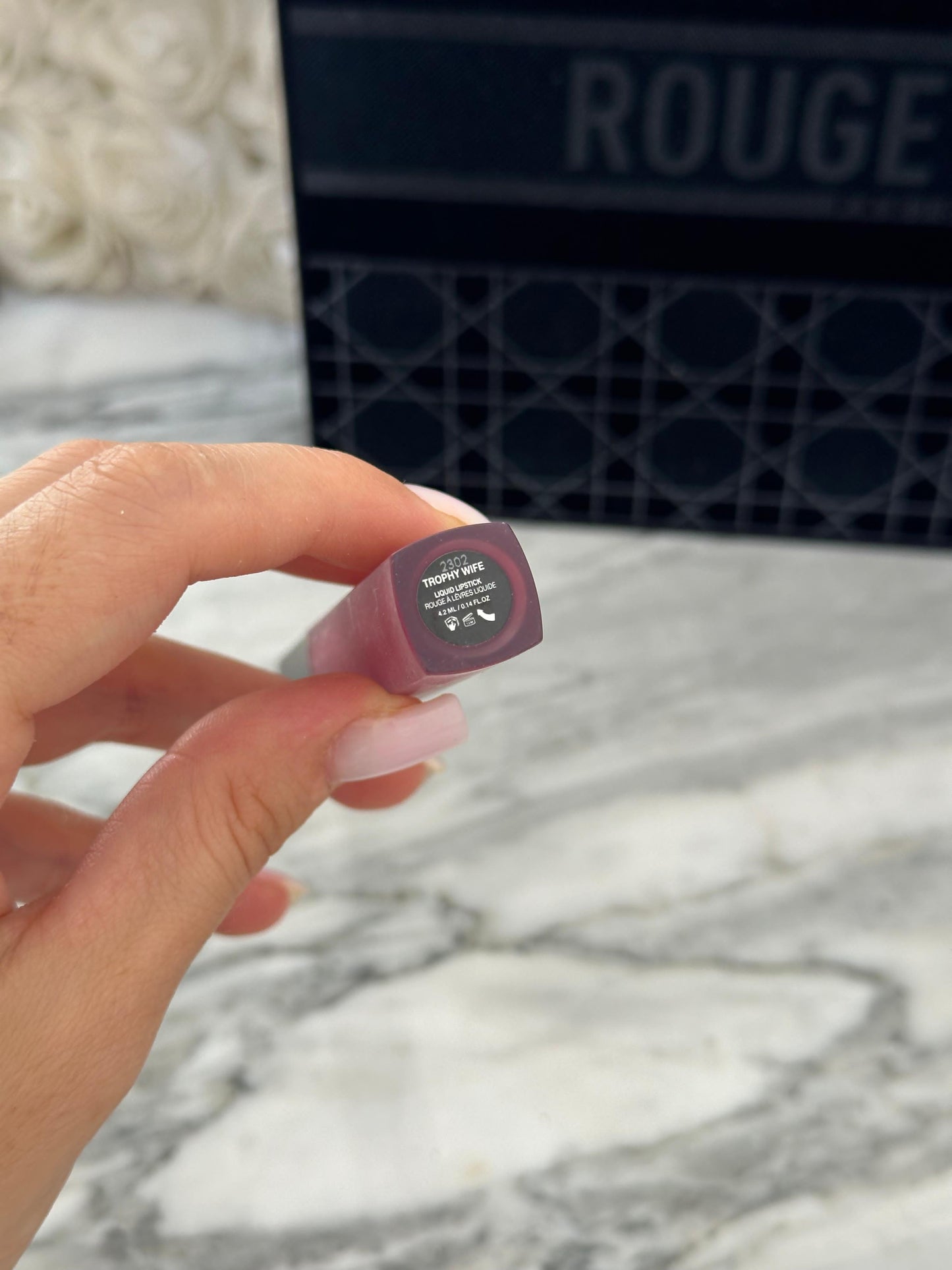 HUDA BEAUTY Liquid Matte Ultra-Comfort Transfer-Proof Lipstick - Trophy Wife