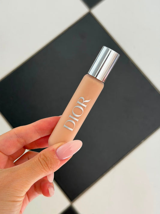 DIOR Backstage Face & Body Flash Perfector Concealer (2CR)
High Coverage - Natural Glow Finish - Waterproof Wear