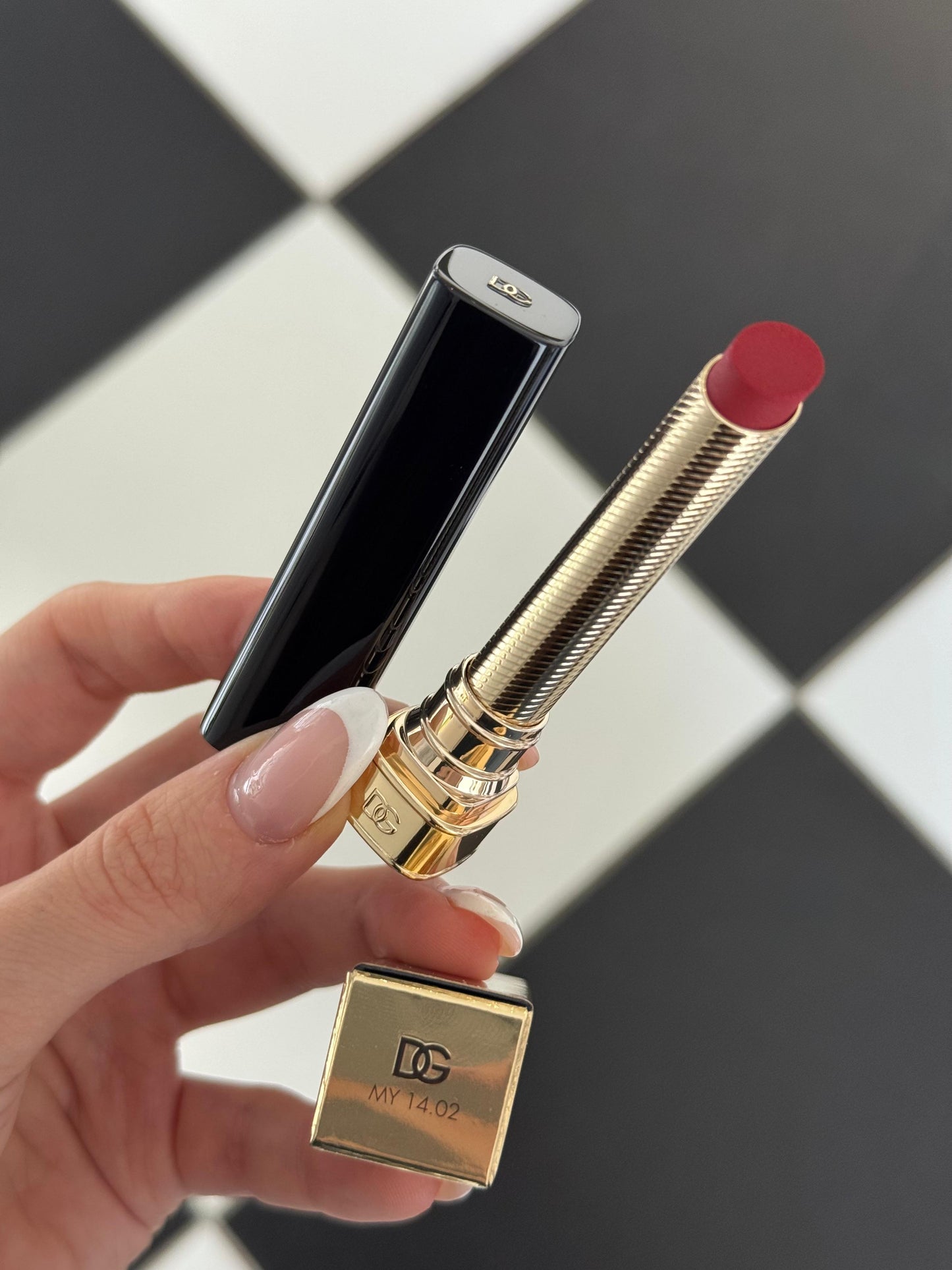DOLCE&GABBANA My Comfy Matte Lipstick - My 14.02
Instant Rich Color & Hydration Lip Stylo