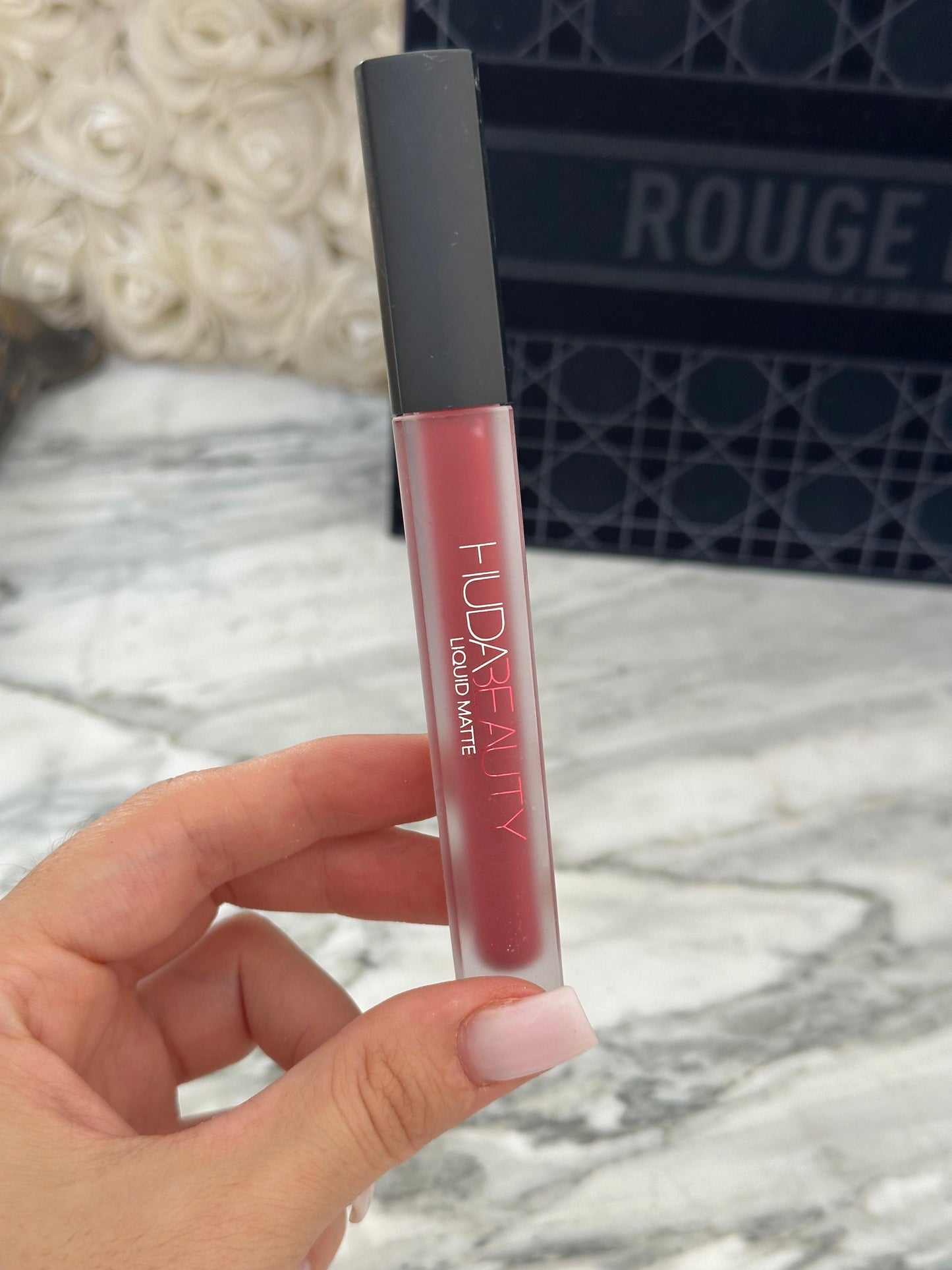 HUDA BEAUTY Liquid Matte Ultra-Comfort Transfer-Proof Lipstick - Trophy Wife