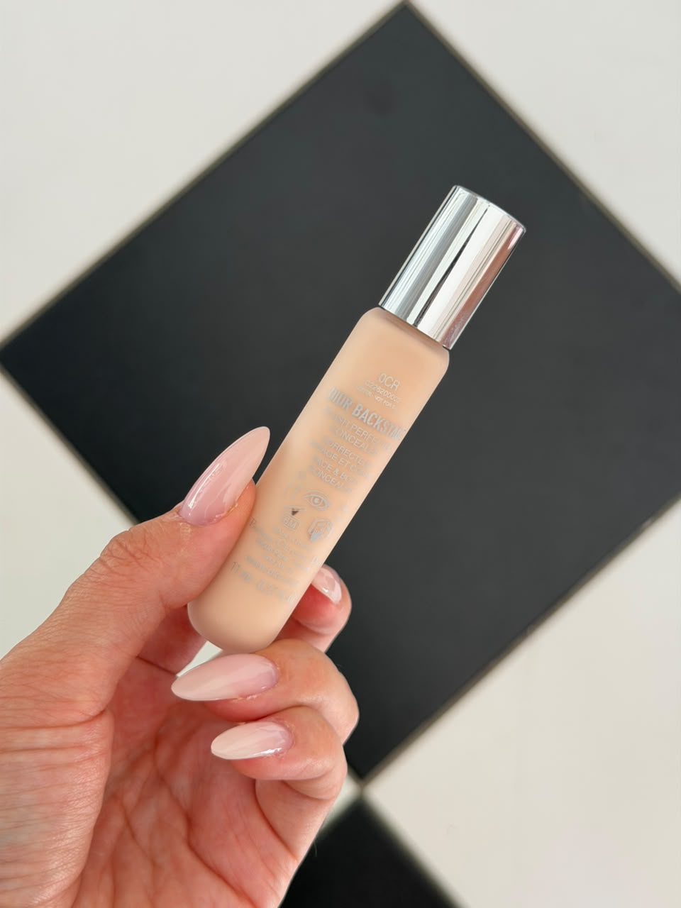 DIOR Backstage Face & Body Flash Perfector Concealer (0CR)
High Coverage - Natural Glow Finish - Waterproof Wear