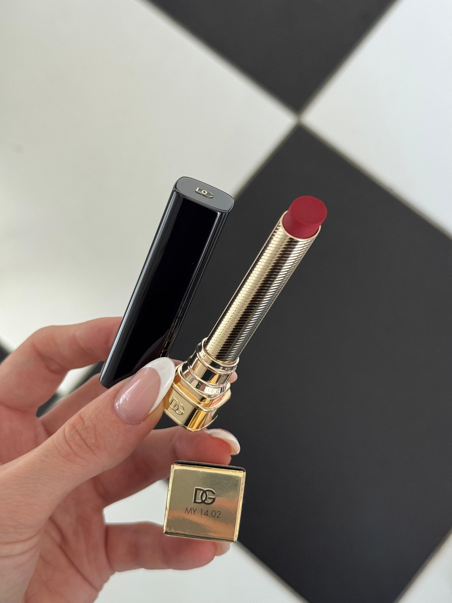 DOLCE&GABBANA My Comfy Matte Lipstick - My 14.02
Instant Rich Color & Hydration Lip Stylo