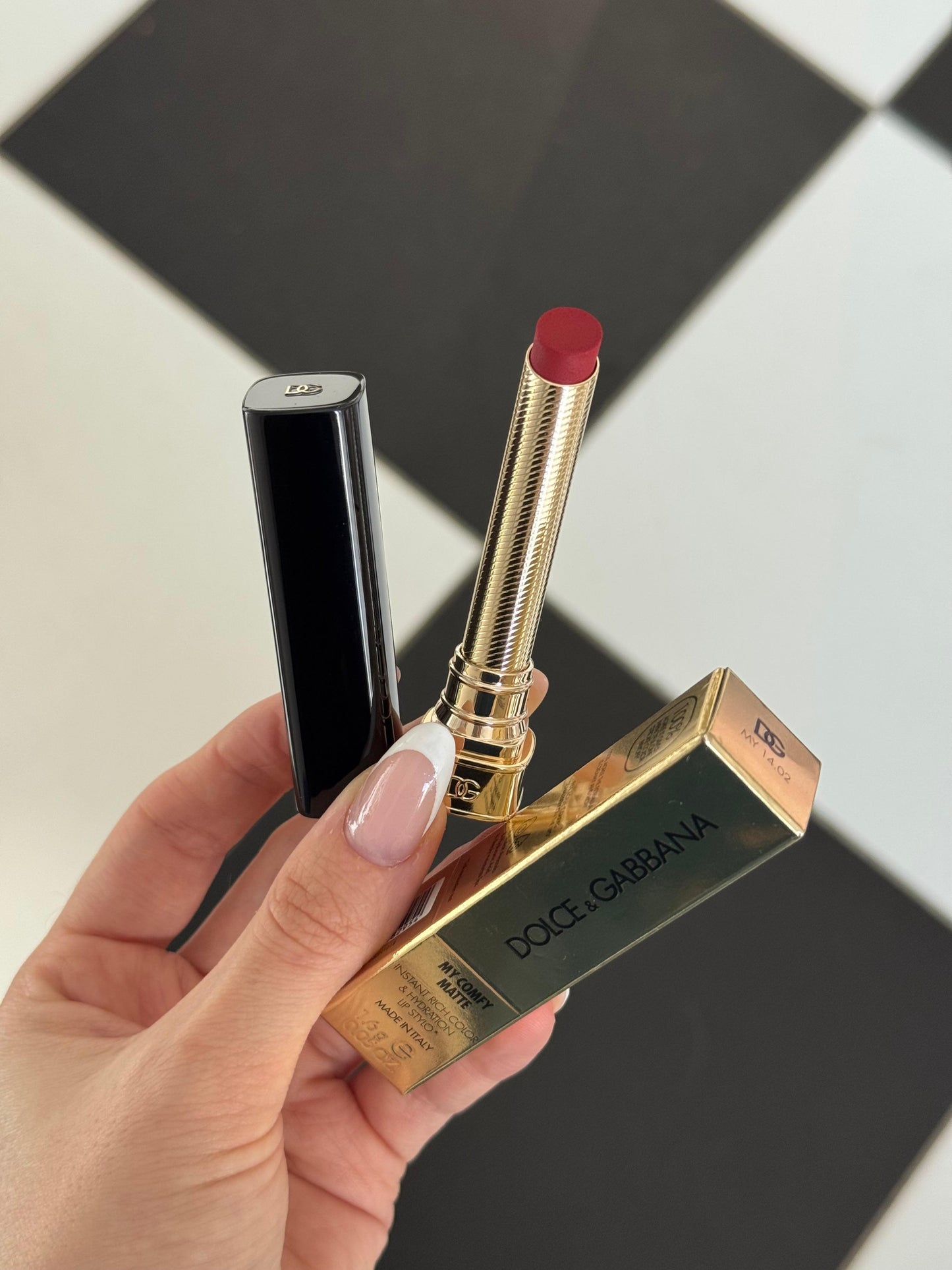 DOLCE&GABBANA My Comfy Matte Lipstick - My 14.02
Instant Rich Color & Hydration Lip Stylo