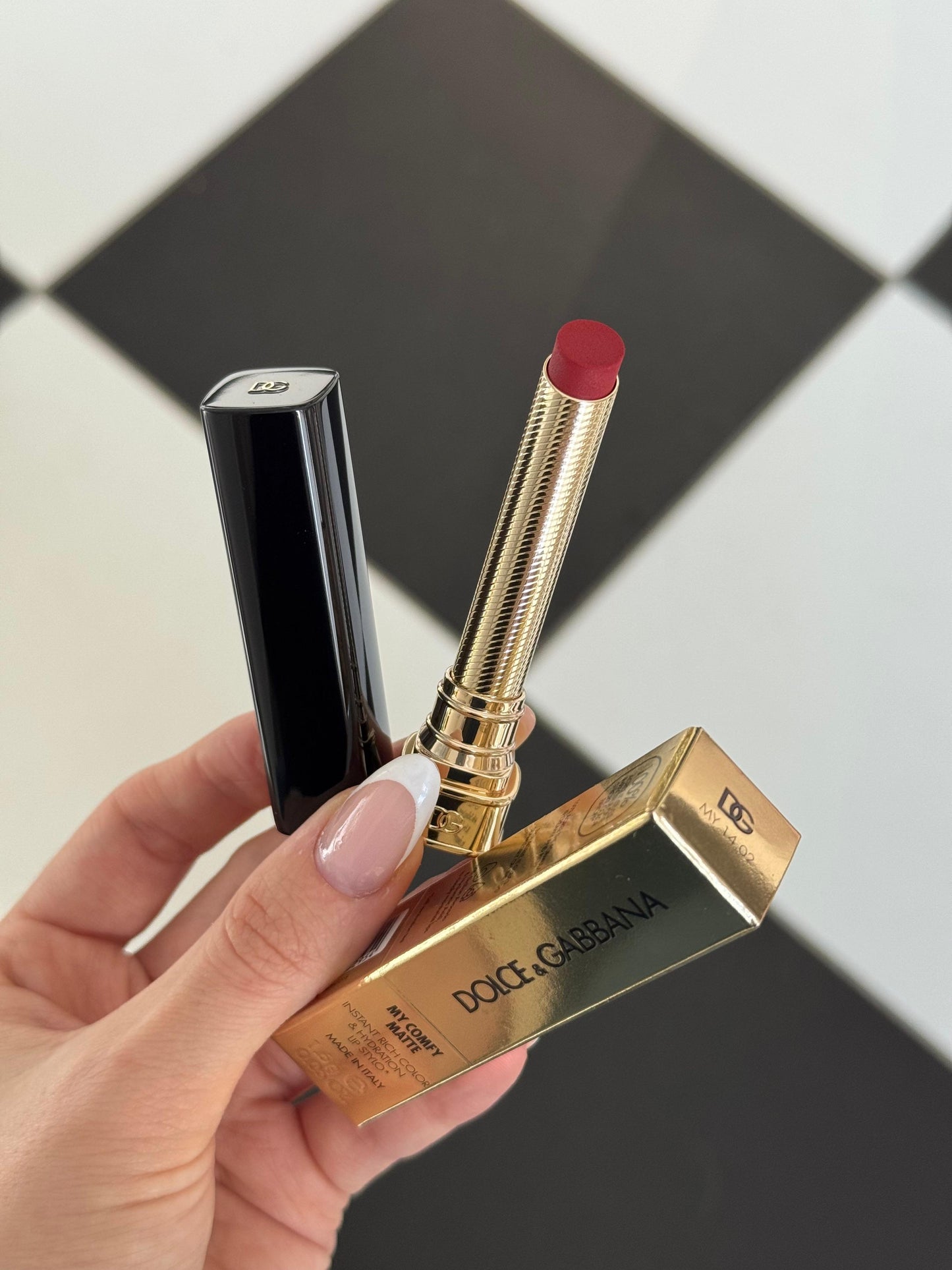 DOLCE&GABBANA My Comfy Matte Lipstick - My 14.02
Instant Rich Color & Hydration Lip Stylo