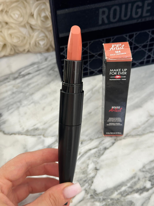 MAKE UP FOR EVER Rouge Artist
Intende Color Beautifying Lipstick (104)