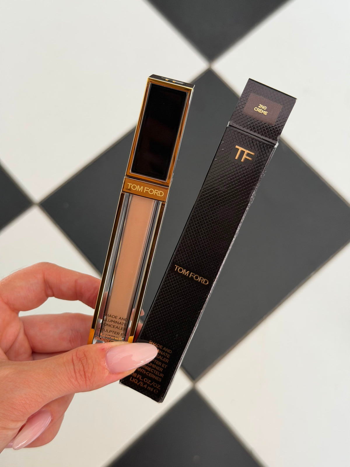 TOM FORD Shade And Illuminate Concealer (2N0)