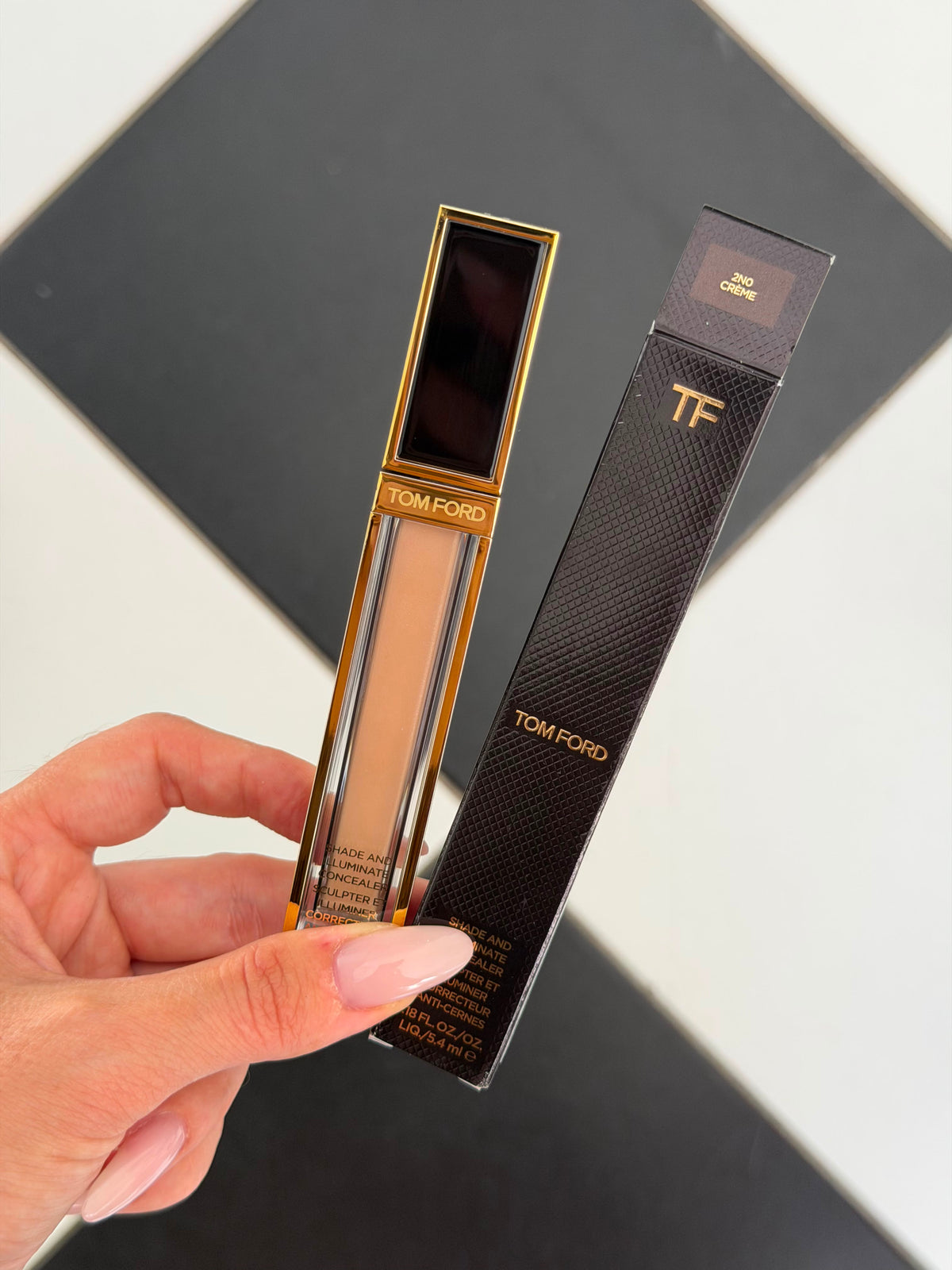 TOM FORD Shade And Illuminate Concealer (2N0)