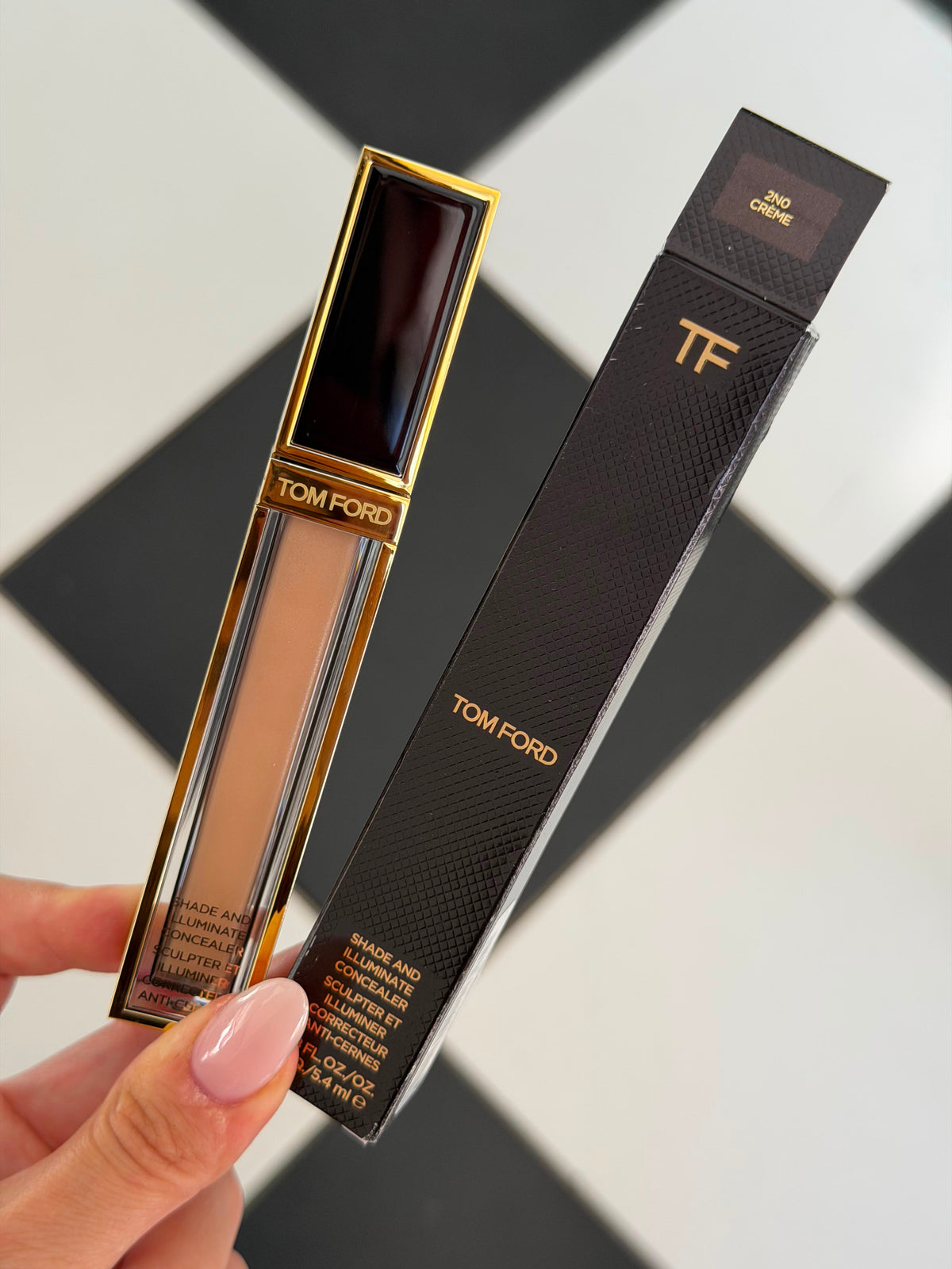 TOM FORD Shade And Illuminate Concealer (2N0)