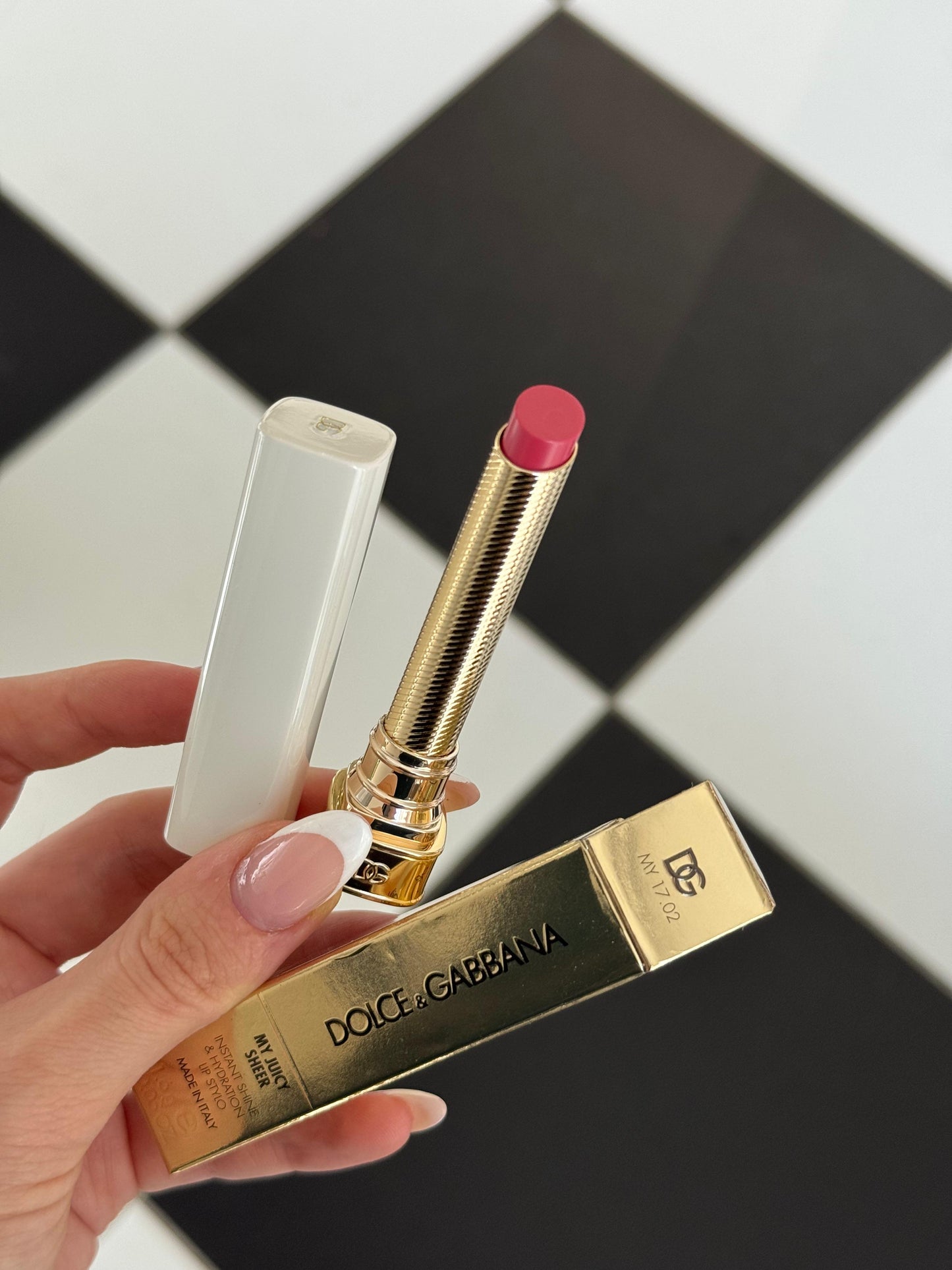 DOLCE&GABBANA My Juicy Sheer Lipstick - My 17.02
Instant Shine & Hydration Lip Stylo