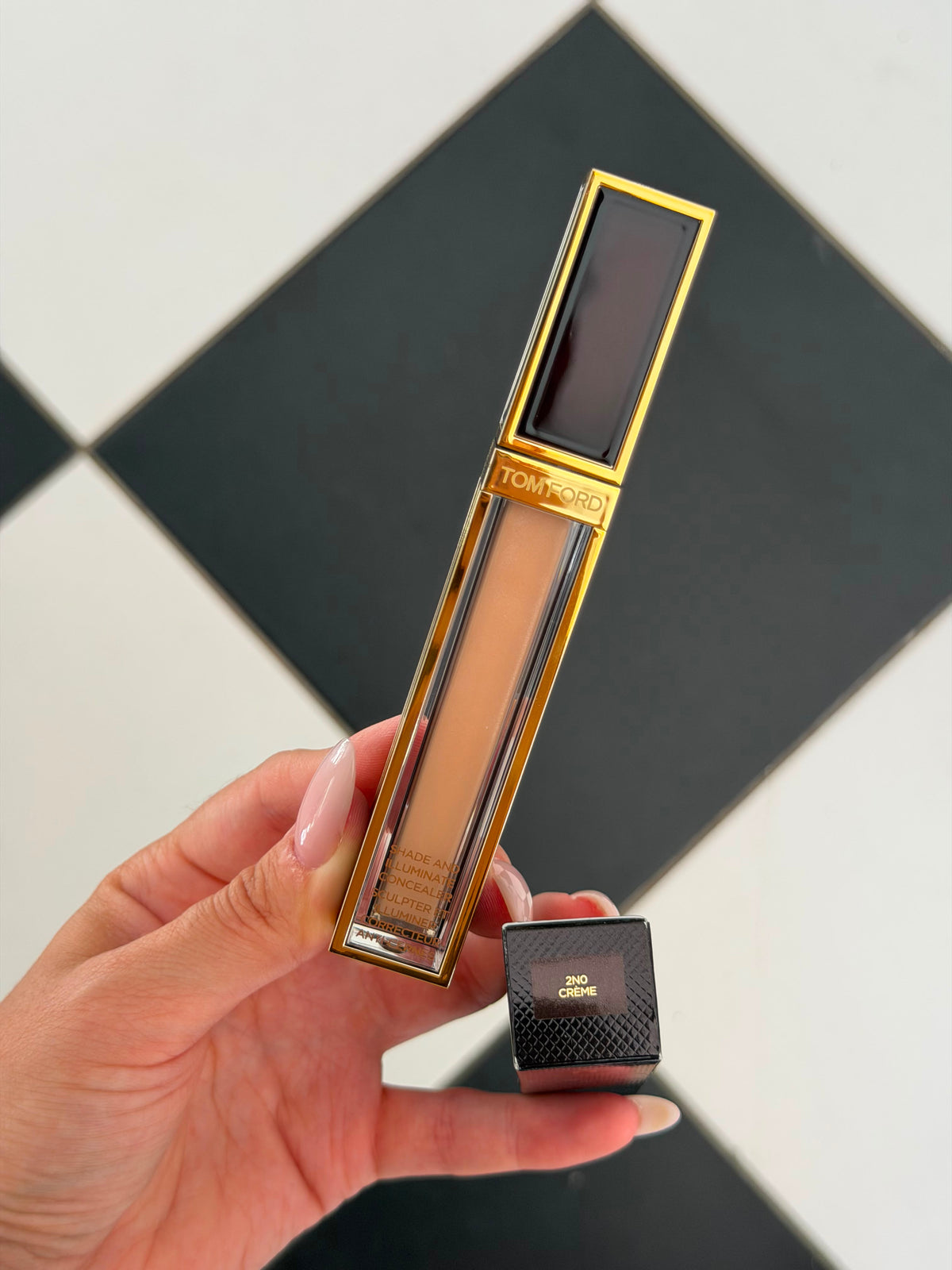 TOM FORD Shade And Illuminate Concealer (2N0)