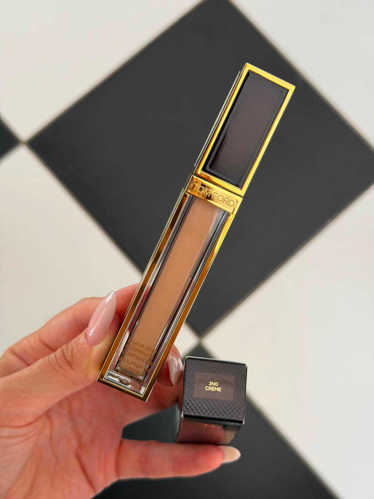 TOM FORD Shade And Illuminate Concealer (2N0)