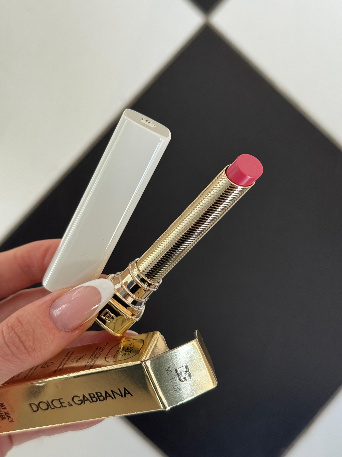 DOLCE&GABBANA My Juicy Sheer Lipstick - My 17.02
Instant Shine & Hydration Lip Stylo