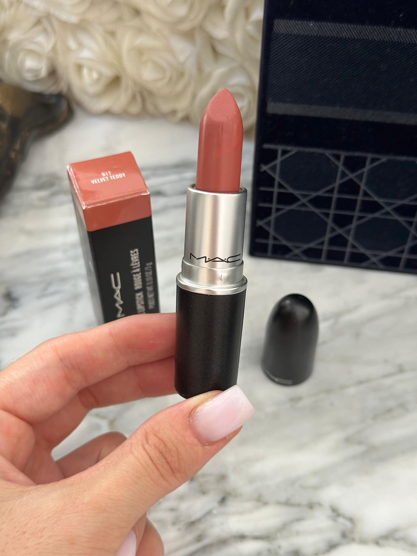 MAC Frost Lipstick - Medium Coverage (617)