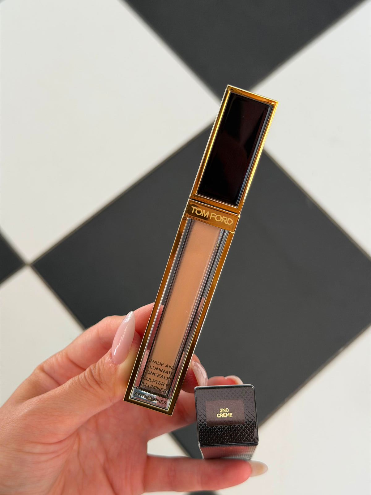 TOM FORD Shade And Illuminate Concealer (2N0)