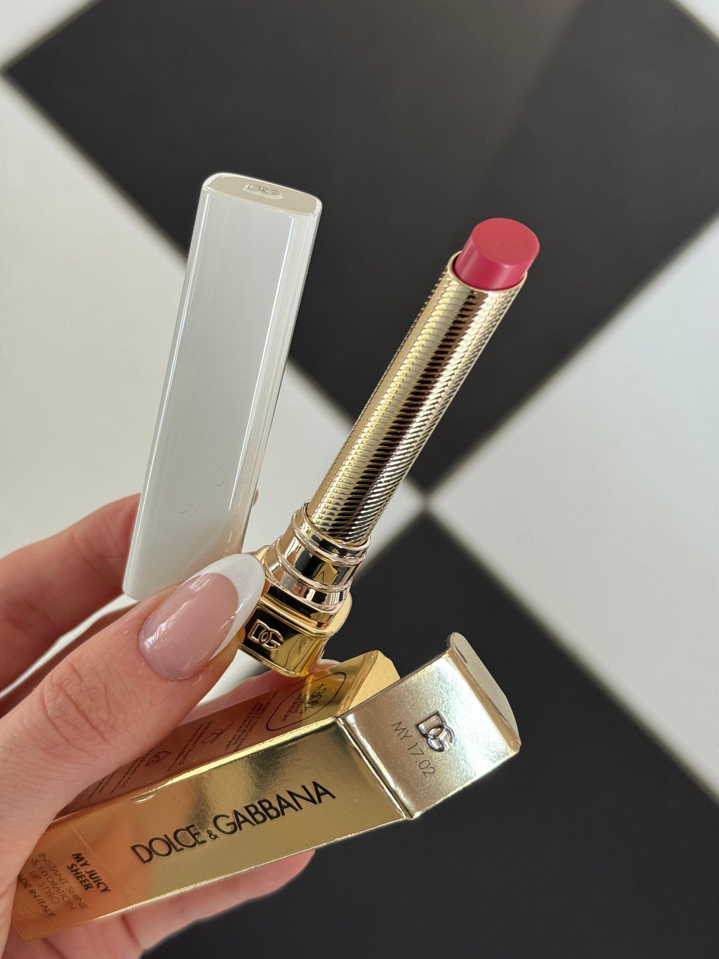 DOLCE&GABBANA My Juicy Sheer Lipstick - My 17.02
Instant Shine & Hydration Lip Stylo