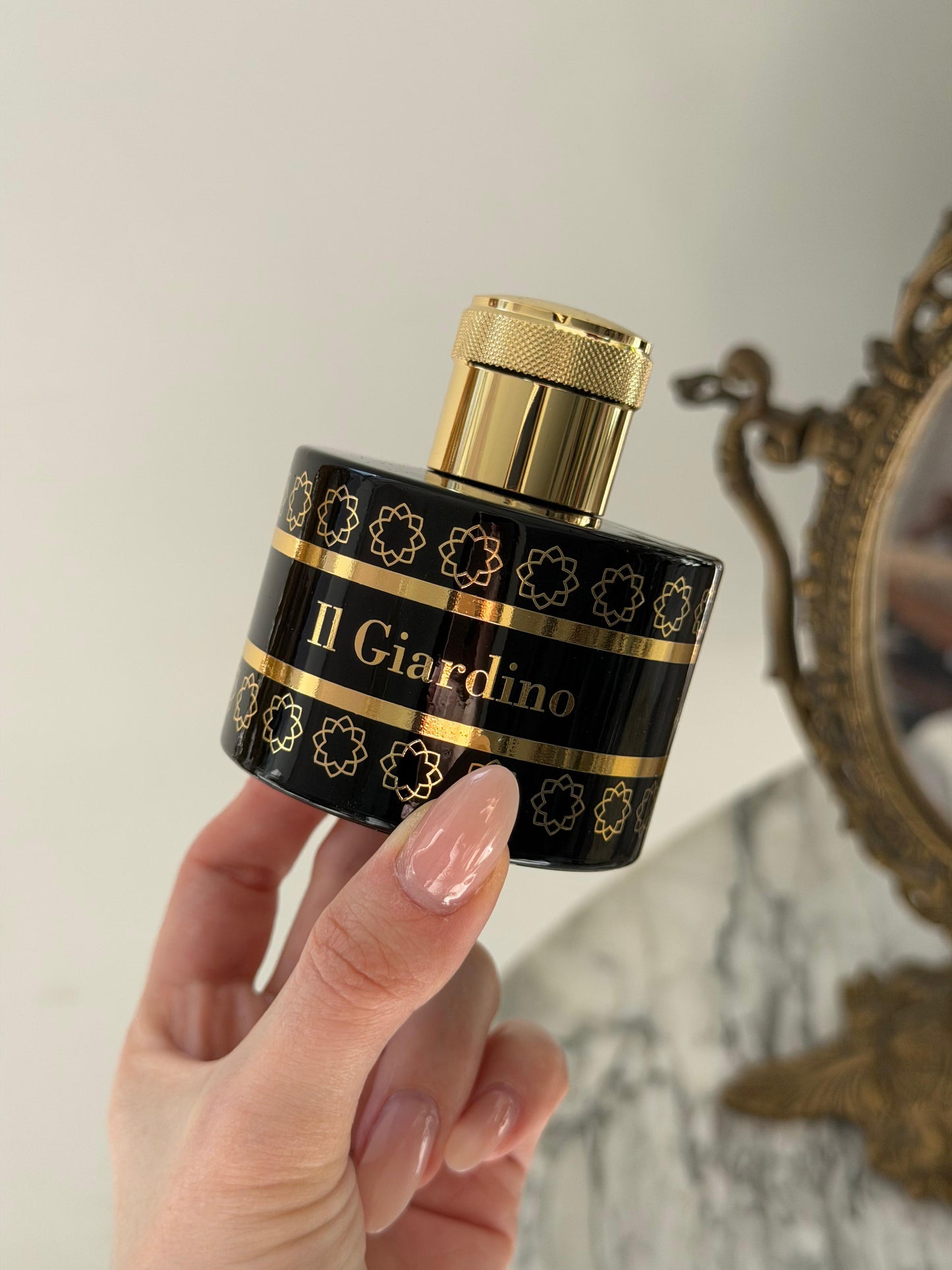 PANTHEON ROMA
Il Giardino Extrait De Parfum 100ml
Unisex, Green Woody Fragrance