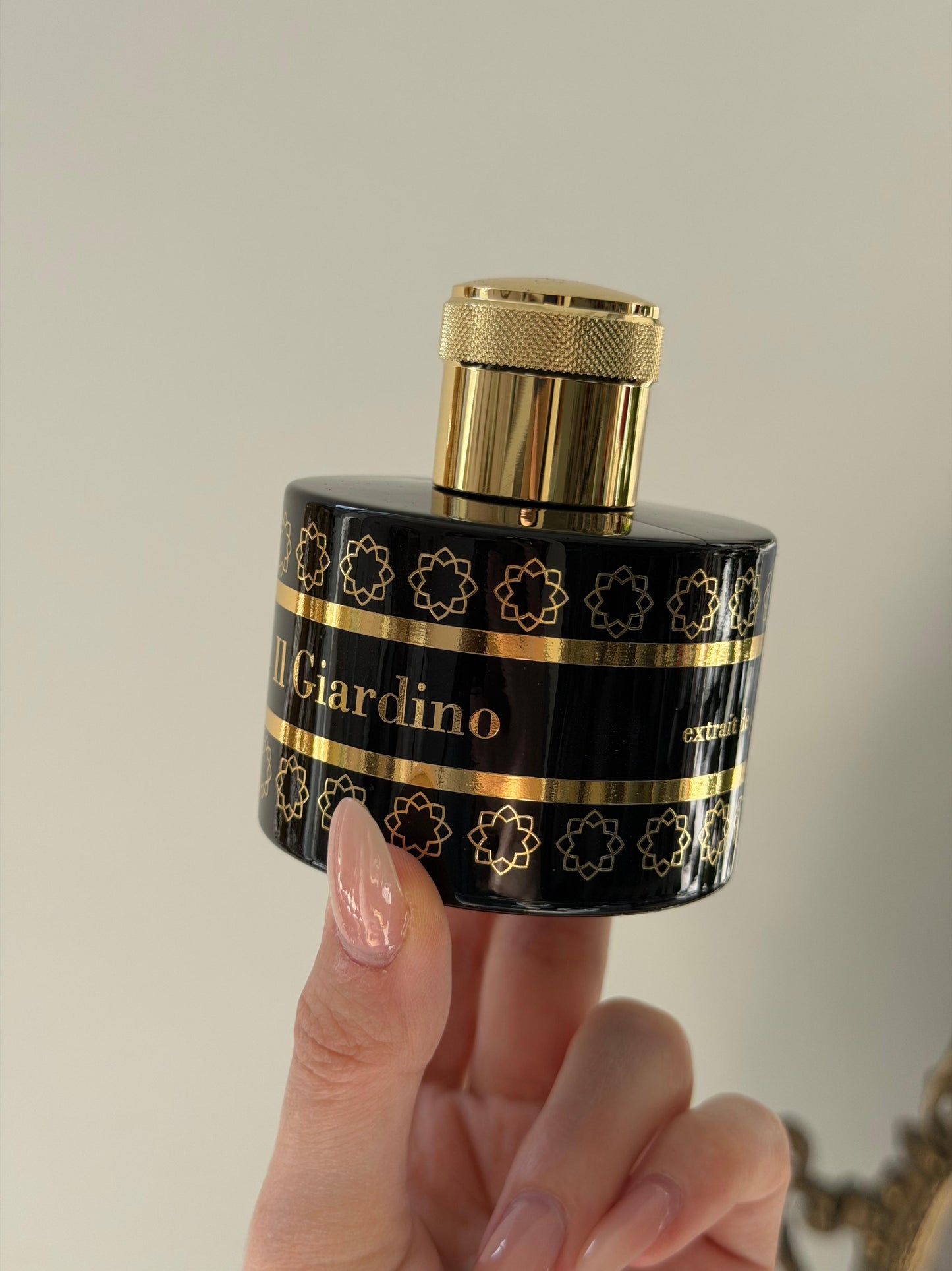 PANTHEON ROMA
Il Giardino Extrait De Parfum 100ml
Unisex, Green Woody Fragrance
