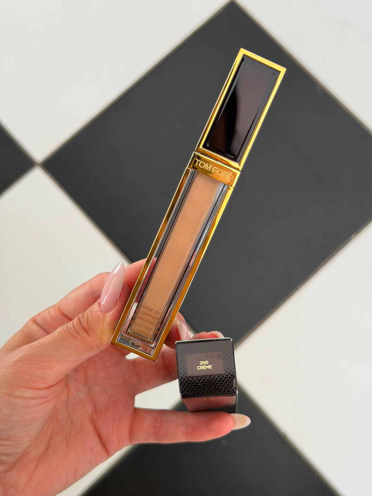 TOM FORD Shade And Illuminate Concealer (2N0)