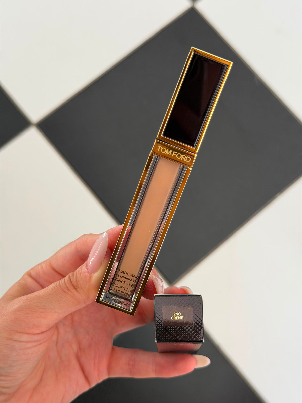 TOM FORD Shade And Illuminate Concealer (2N0)