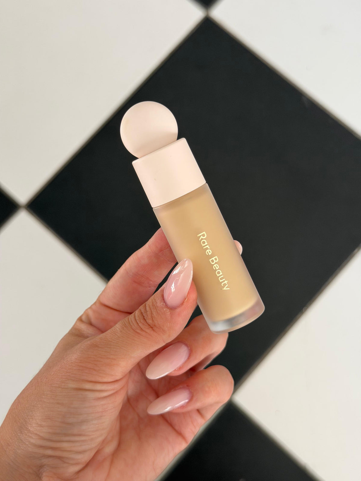 RARE BEAUTY Liquid Touch Brightening Concealer (230N)