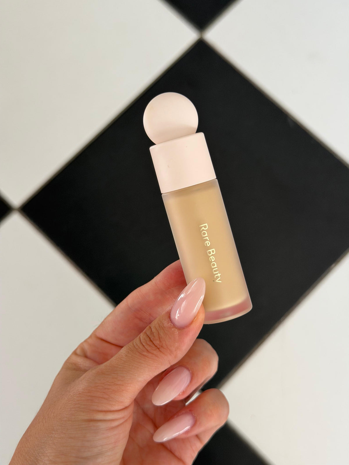 RARE BEAUTY Liquid Touch Brightening Concealer (230N)
