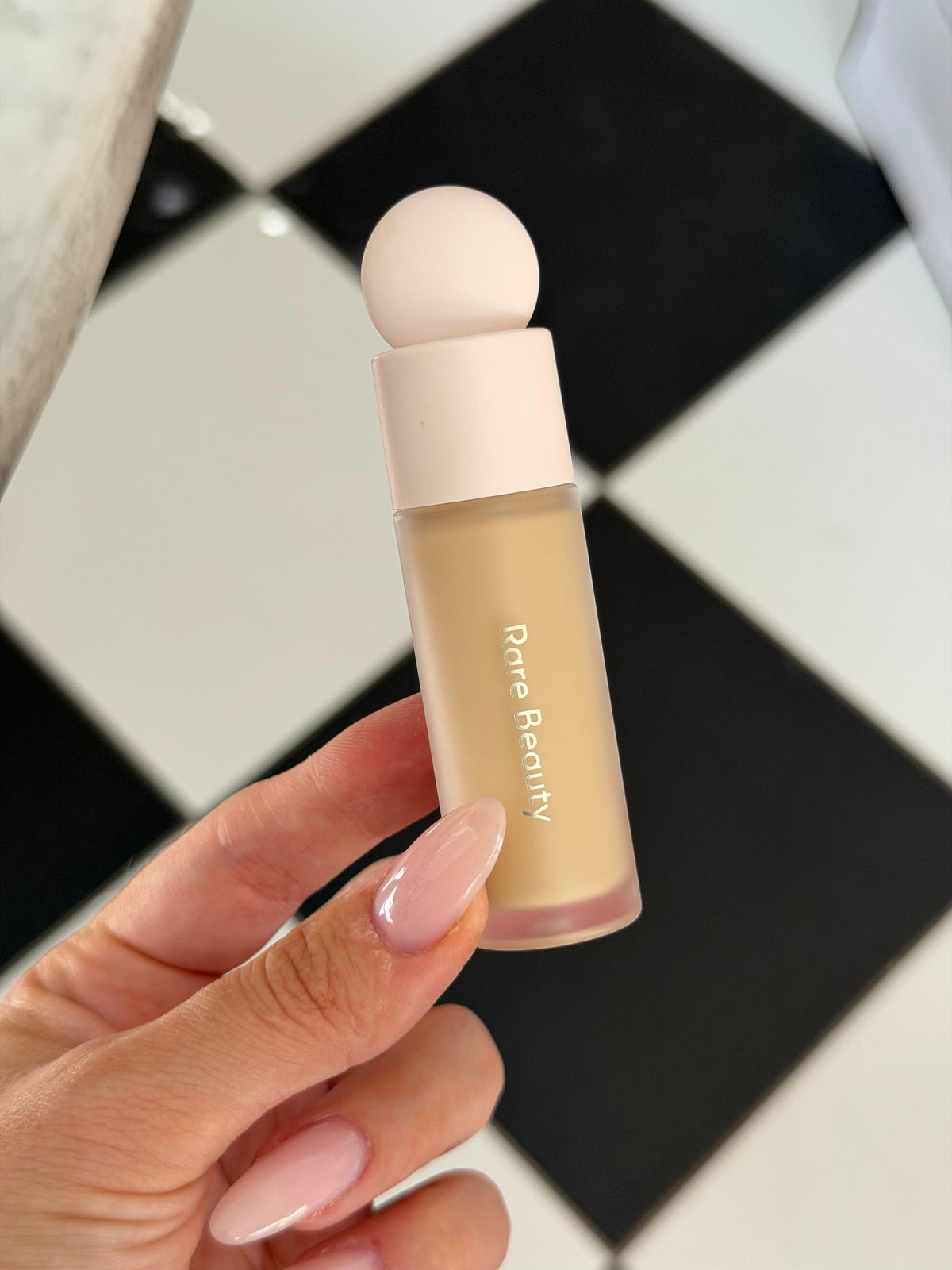 RARE BEAUTY Liquid Touch Brightening Concealer (230N)