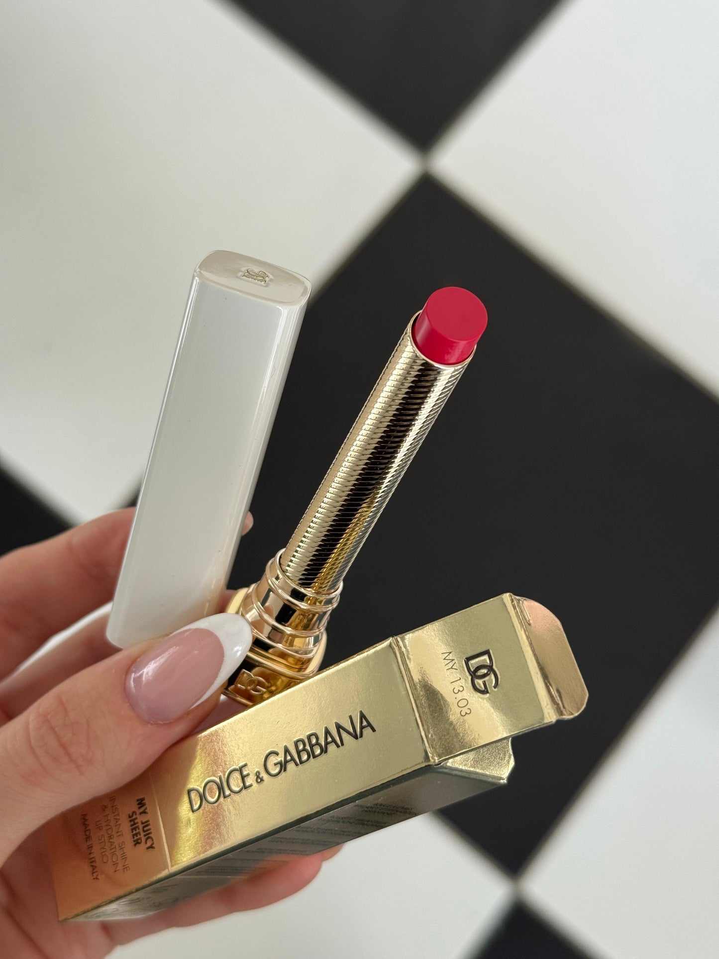 DOLCE&GABBANA My Juicy Sheer Lipstick - My 13.03
Instant Shine & Hydration Lip Stylo