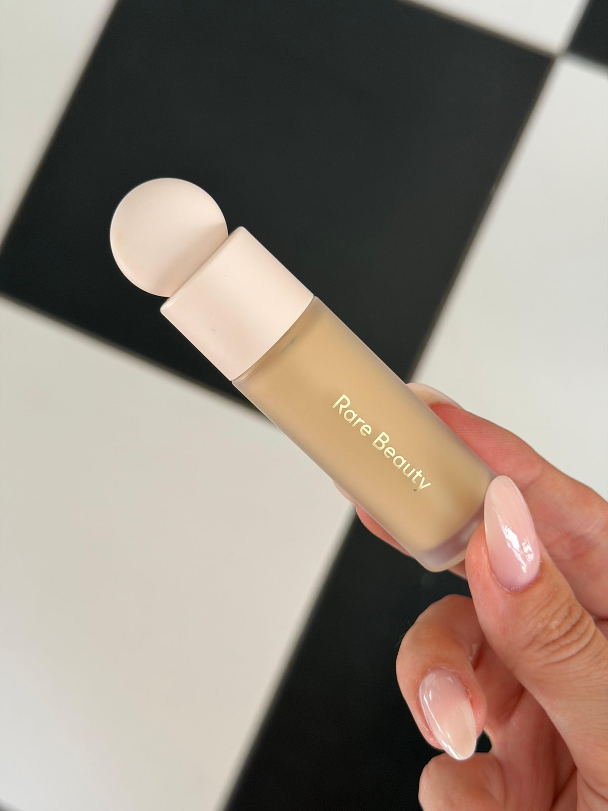 RARE BEAUTY Liquid Touch Brightening Concealer (230N)