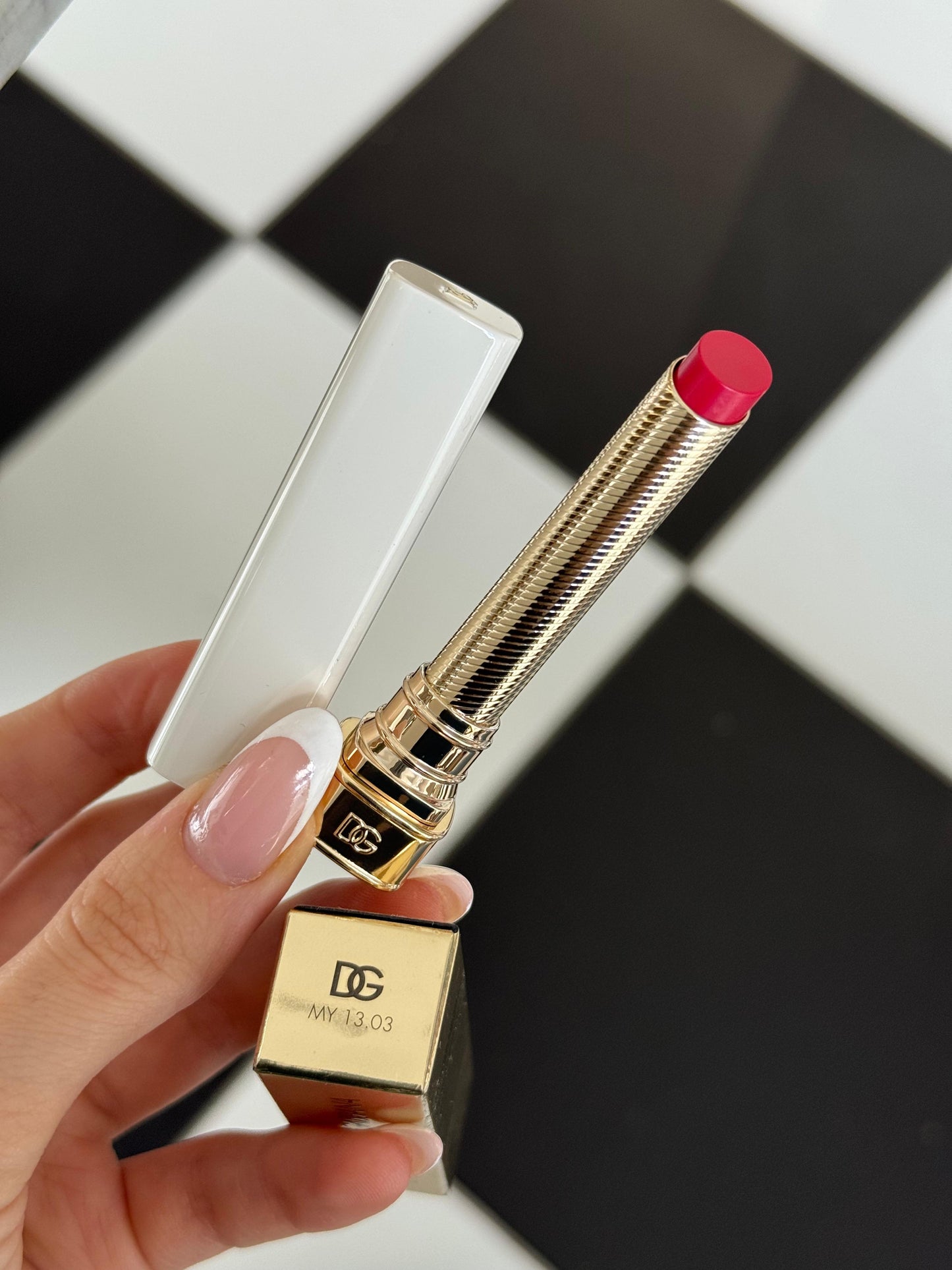 DOLCE&GABBANA My Juicy Sheer Lipstick - My 13.03
Instant Shine & Hydration Lip Stylo