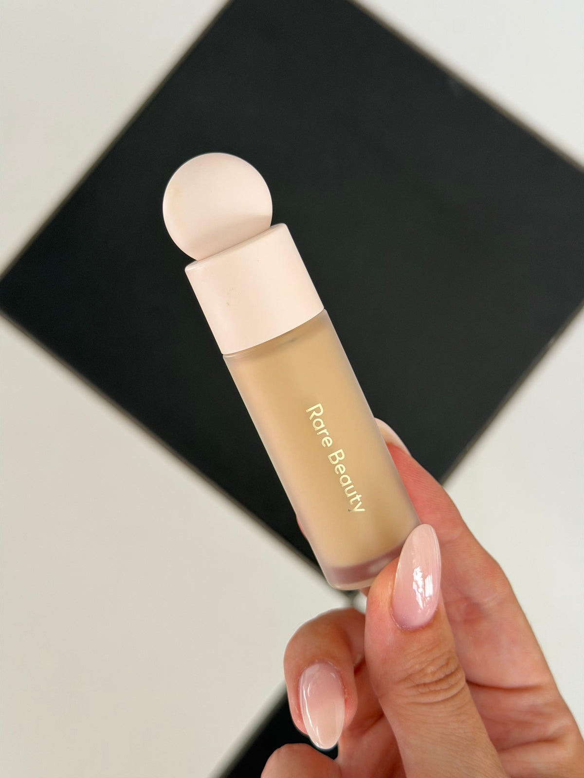 RARE BEAUTY Liquid Touch Brightening Concealer (230N)